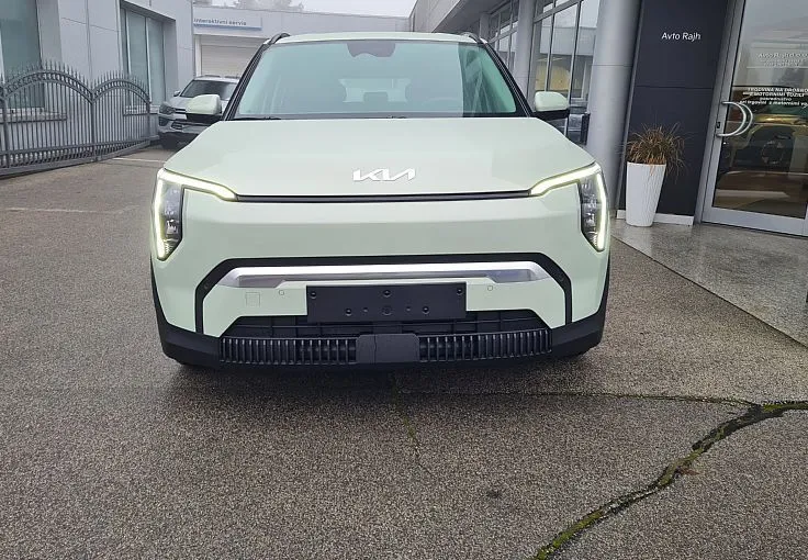 Zunanja slika - KIA EV3 - 58.3 kWh baterija. 150 kW  204 KM  Star - 3