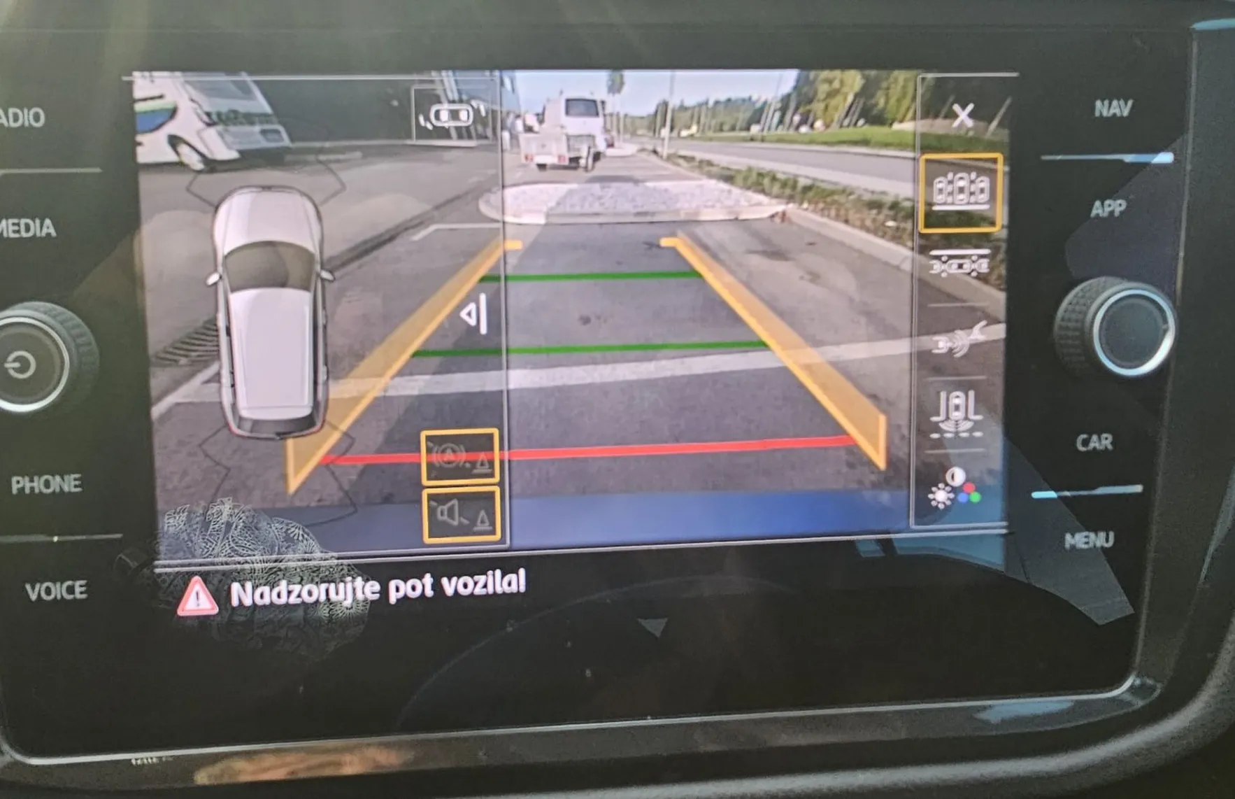 Zunanja slika - Volkswagen Tiguan - 2.0 TDI BMT Comfort Edition | SLO poreklo | 1 lastnica - 17