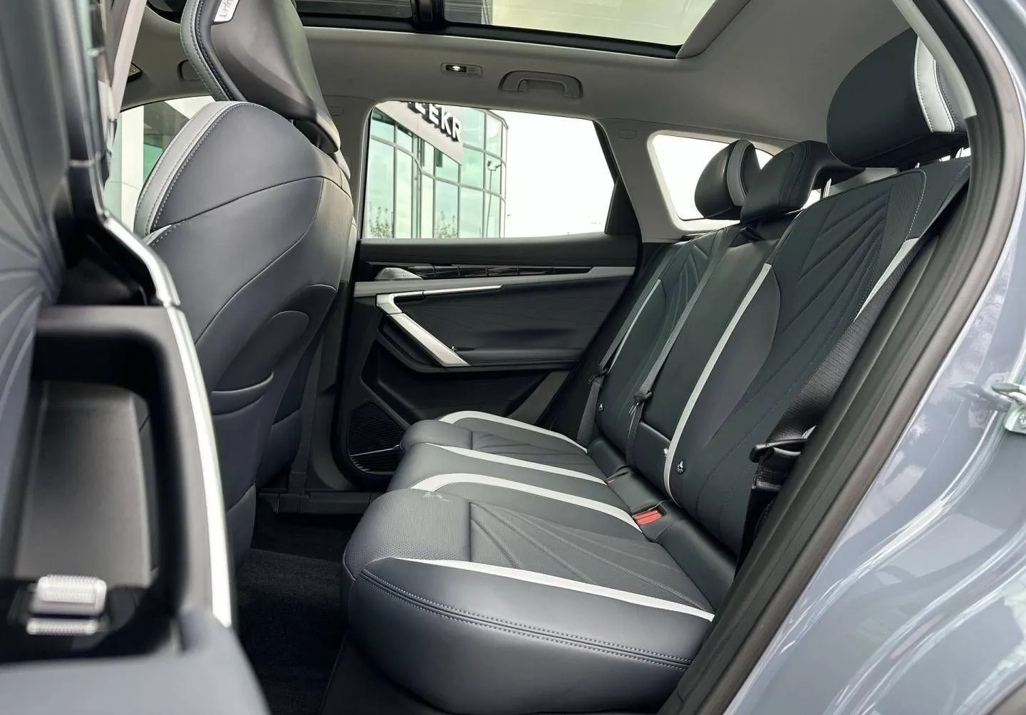 Notranja slika - Geely StarRay - 2.0 8A T AWD GF - 11