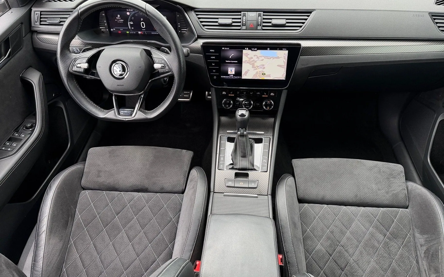 Notranja slika - Škoda Superb - Combi 2.0 TDI Sportline DSG-19 col-Matrix-Canton - 10
