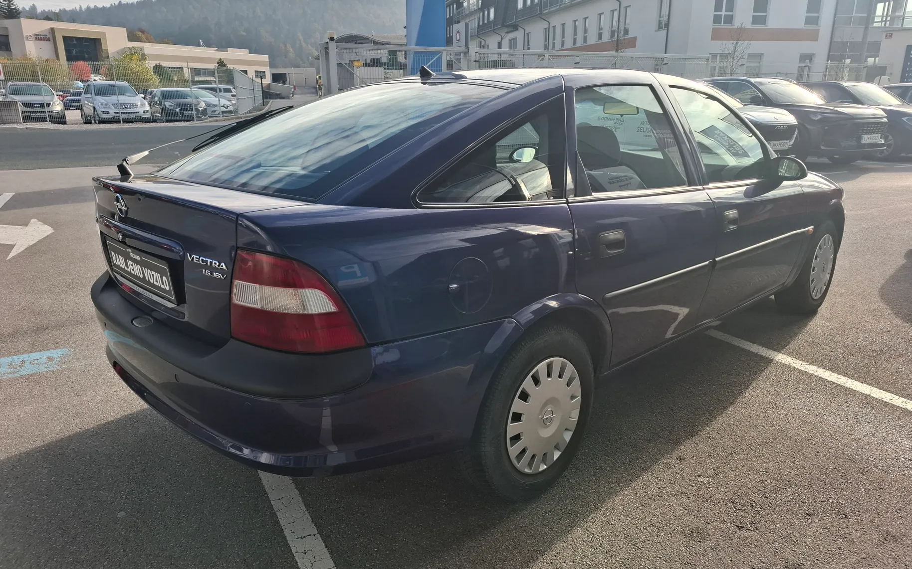 Zunanja slika - Opel Vectra - 1.6i 16V - SLOVENSKO POREKLO + ODLIČNO OHRANJEN - 7