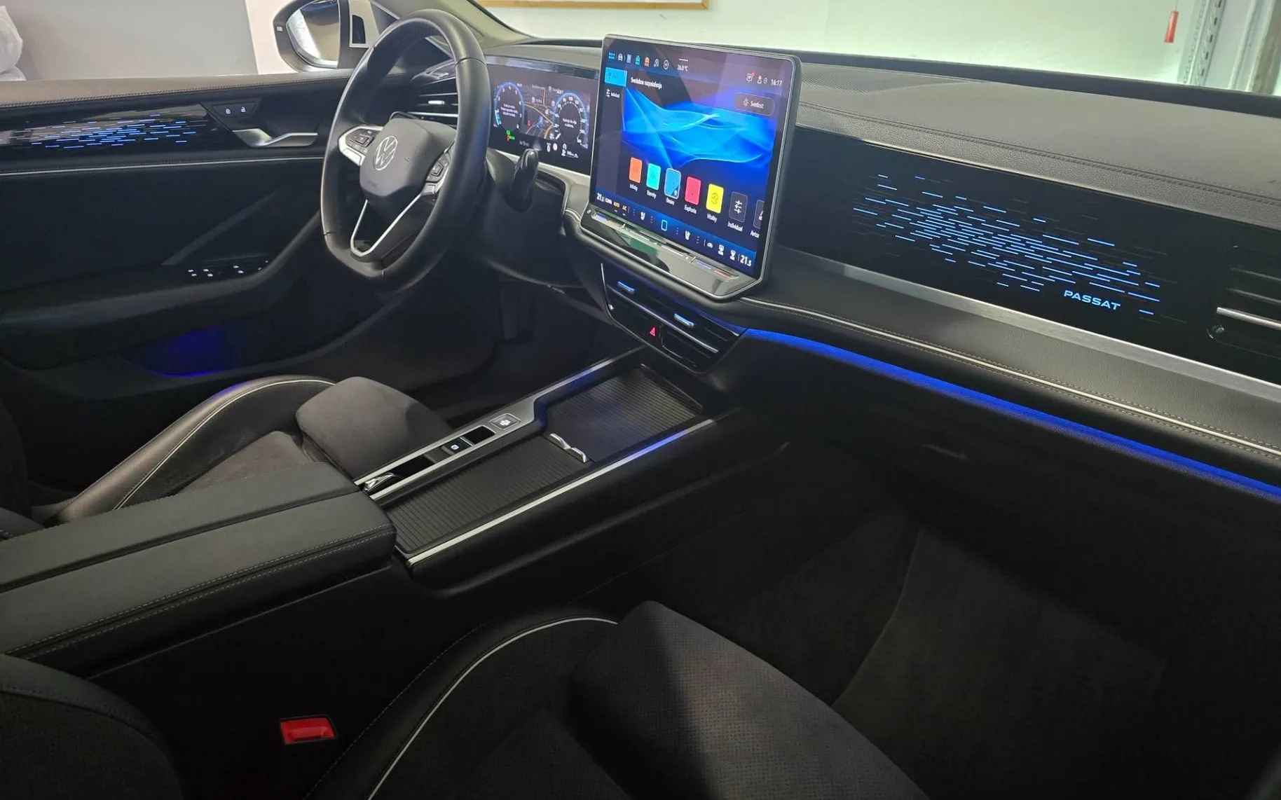 Notranja slika - Volkswagen Passat Variant - 1.5 eTSI Business DSG - Matrix.360kam.DCC Pro.HUD - 10