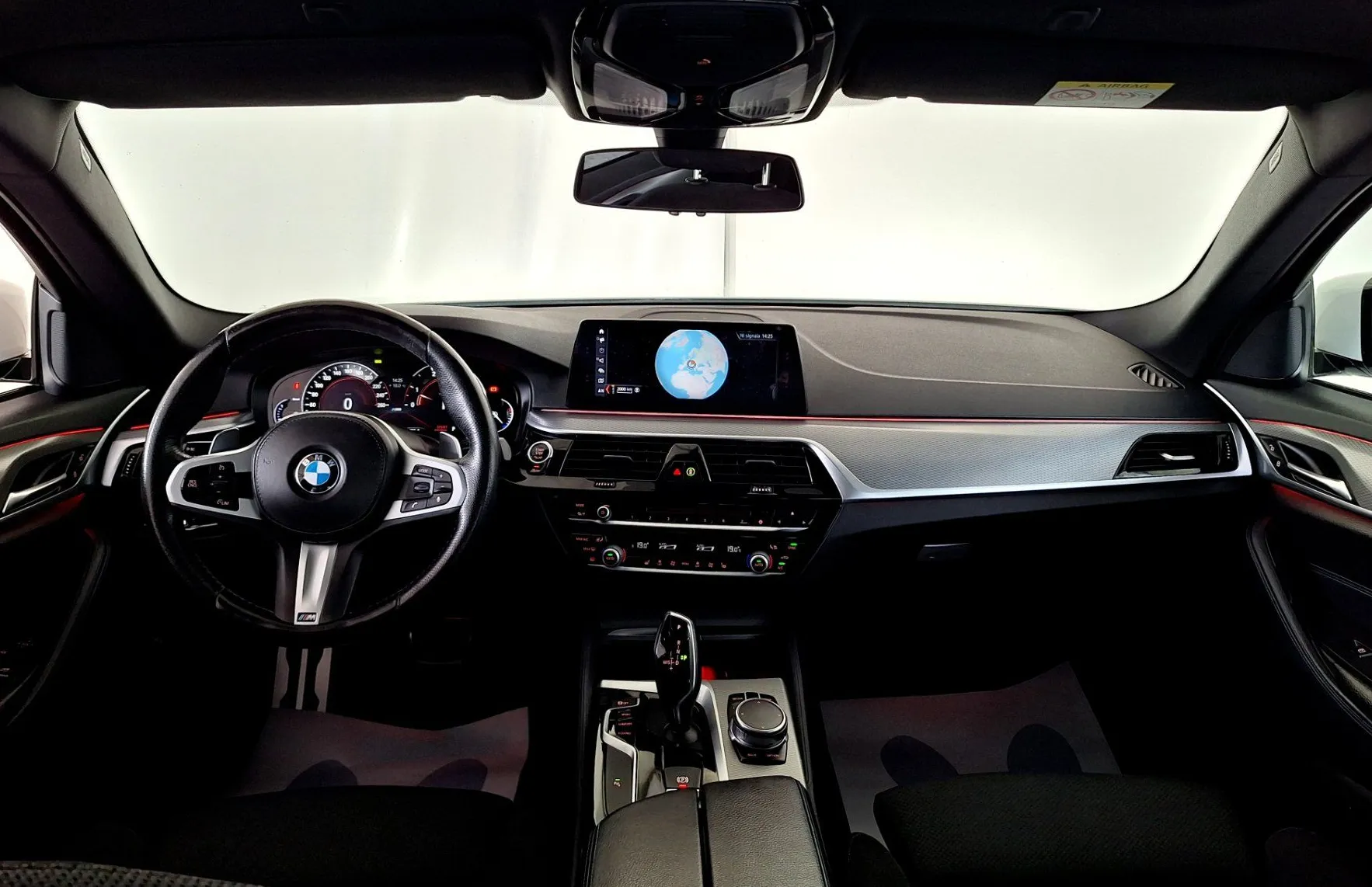 Zunanja slika - BMW Serija 5 - : 520d M-Performance•PANO•AMBIENT•ADAPTIVE LED• - 14