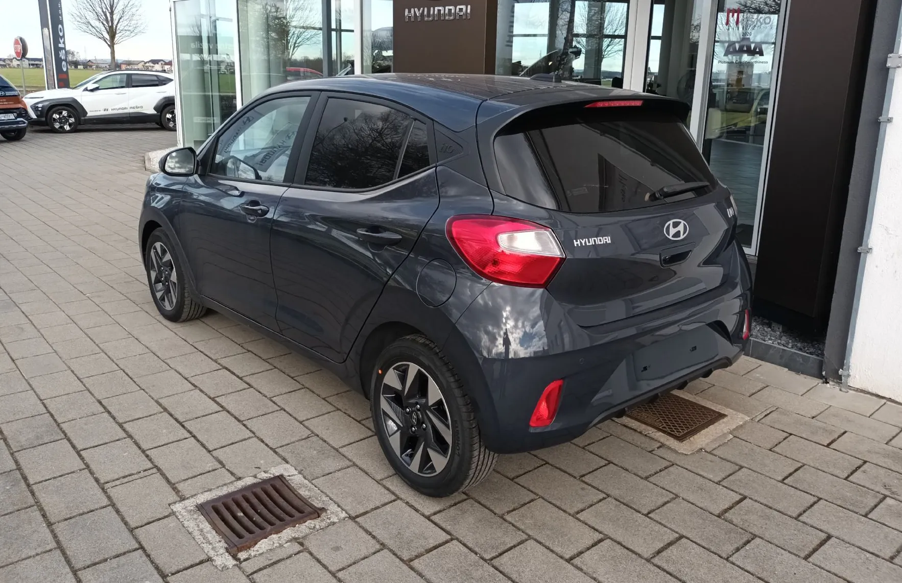 Zunanja slika - Hyundai i10 - 1.2 Style + dodatki.. ZADNJE NOVO VOZILO V SLO - 3