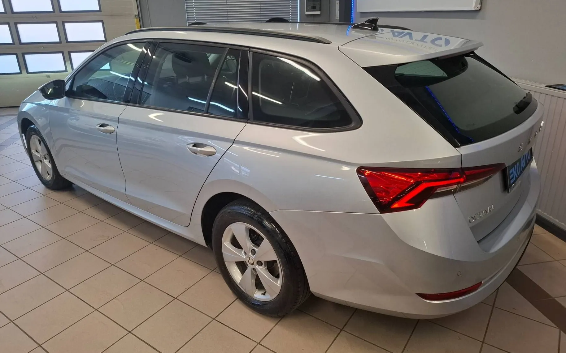 Zunanja slika - Škoda Octavia - Combi 2.0 TDI DSG-VIRTUAL-FULL LED-VELIKA NAVI-ACC - 2