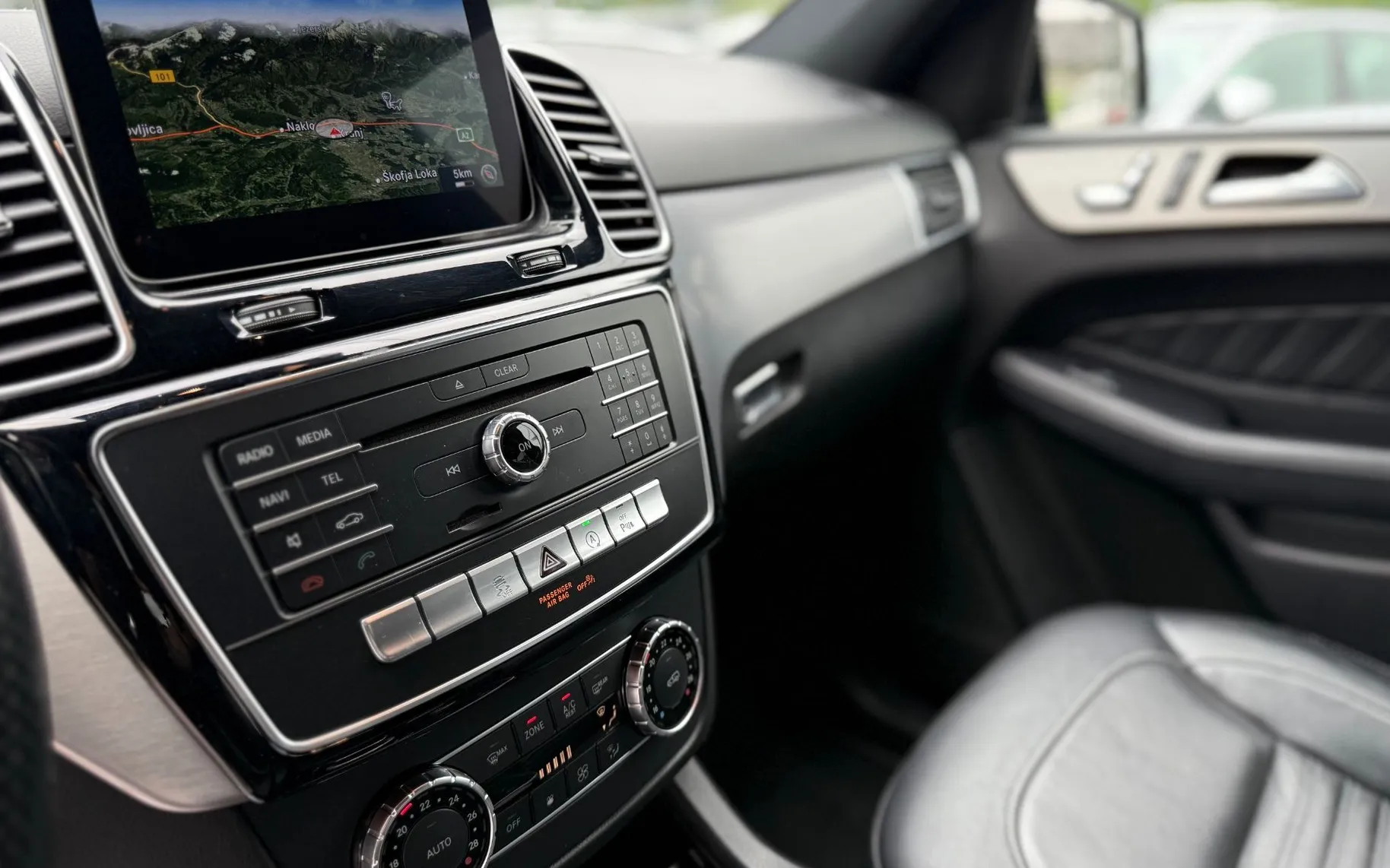 Zunanja slika - Mercedes-Benz GLE-Razred - GLE 350 d 4MATIC AMG LiNE AIRMATIC LED 360K ALU20 - 17