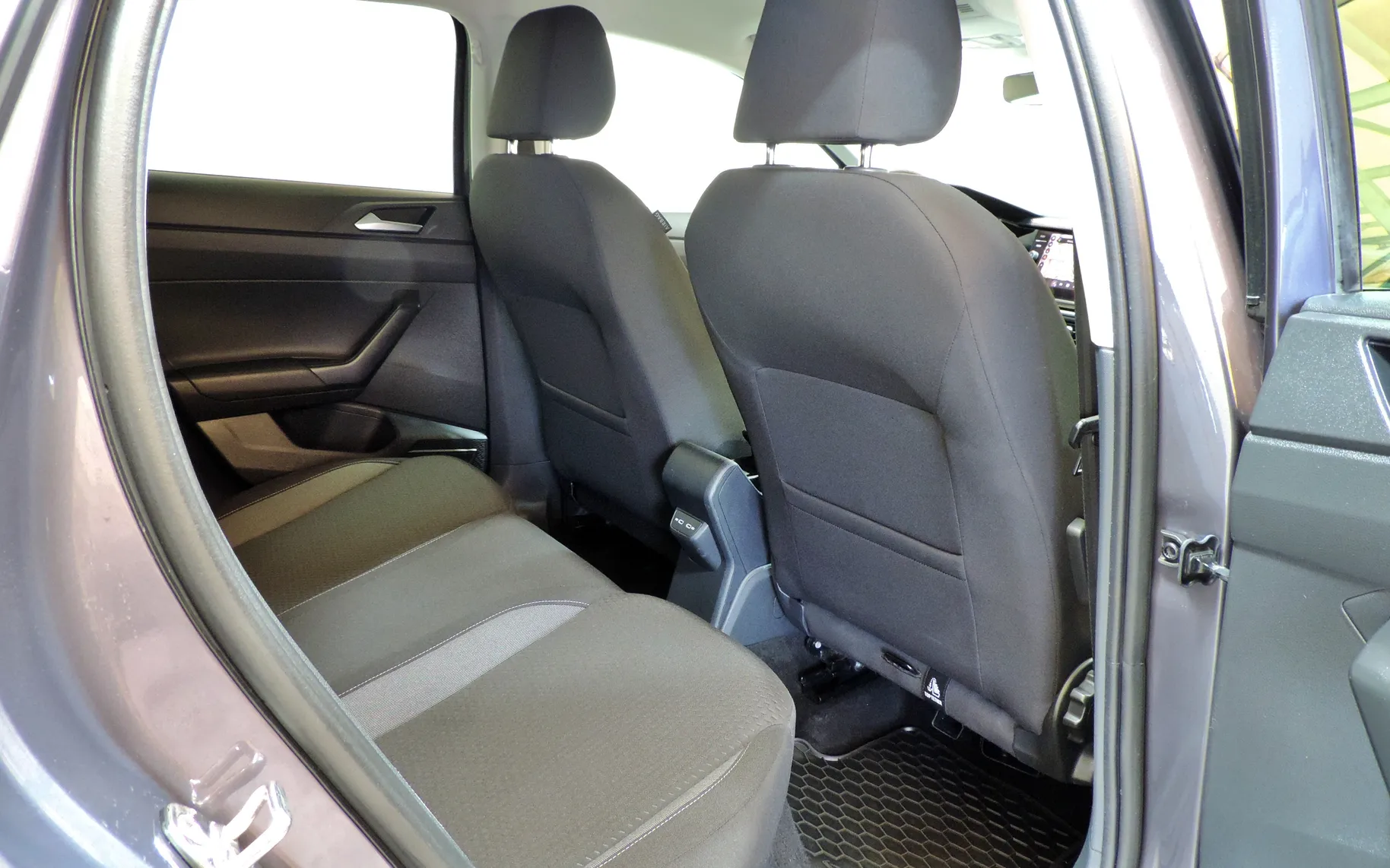 Zunanja slika - Volkswagen Taigo - 1.0 TSI 4All DSG  LED-KAMERA-ACC - 12