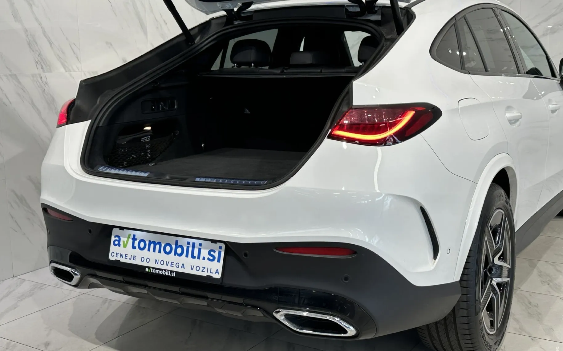 Notranja slika - Mercedes-Benz GLC coupe - 200 |4M|AMG Line|ACC|DigitalL|360K|Memory|KeyGo|.. - 8