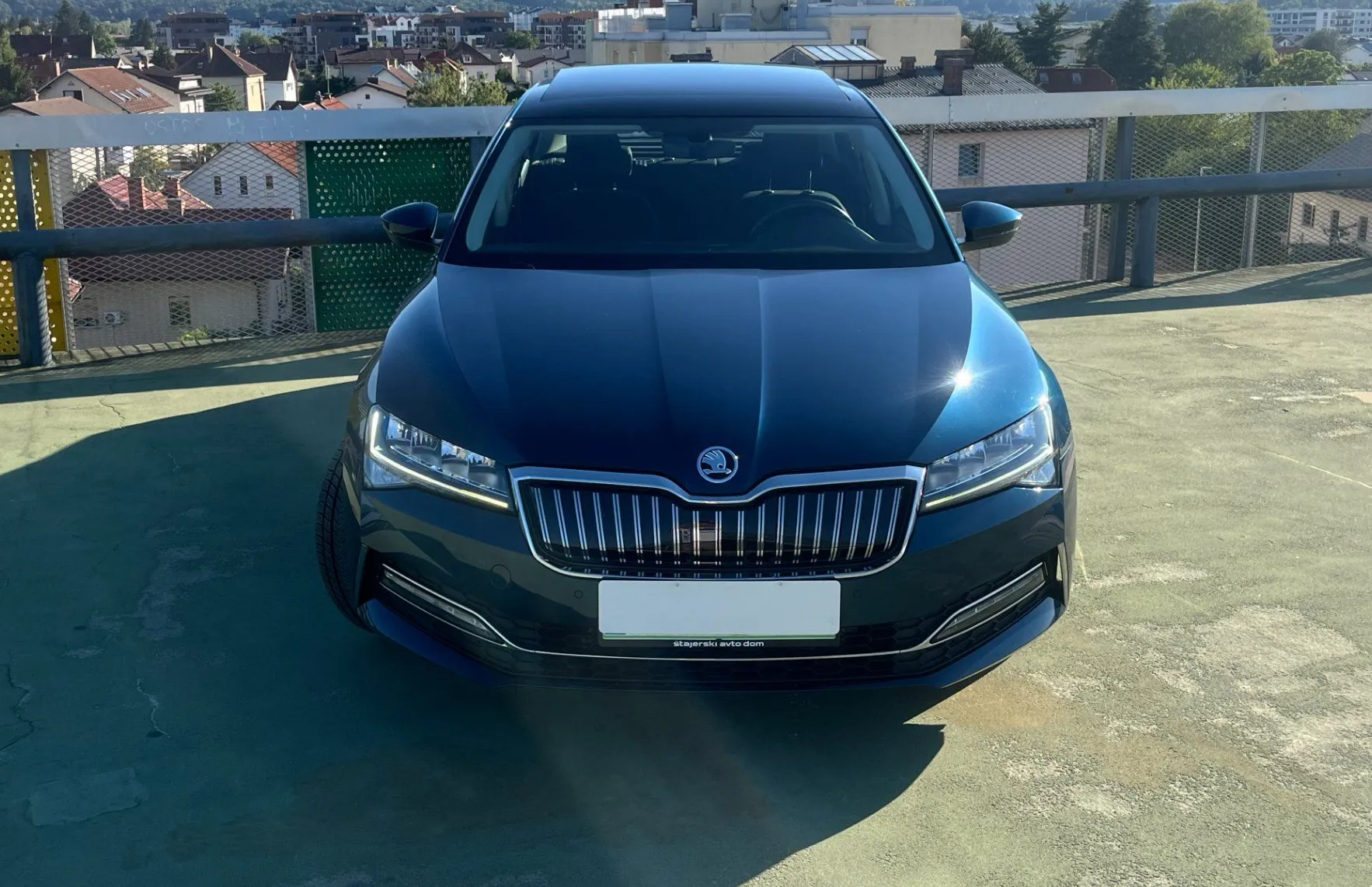 Zunanja slika - Škoda Superb - iV 1.4 TSI Ambition DSG. PANORAMA. LED.NAVI.2X PDC - 2