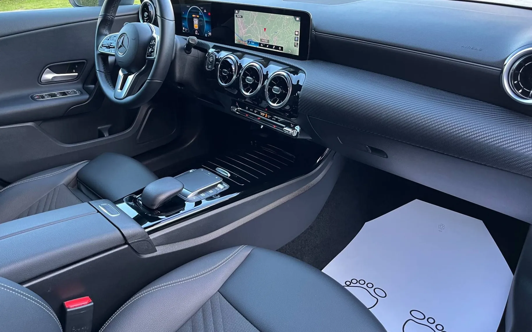 Notranja slika - Mercedes-Benz A-Razred - A 2.0 d 8G-DCT-1 LASTNICA-ALU-NAVI-KAM-LED-ODLIČ - 9