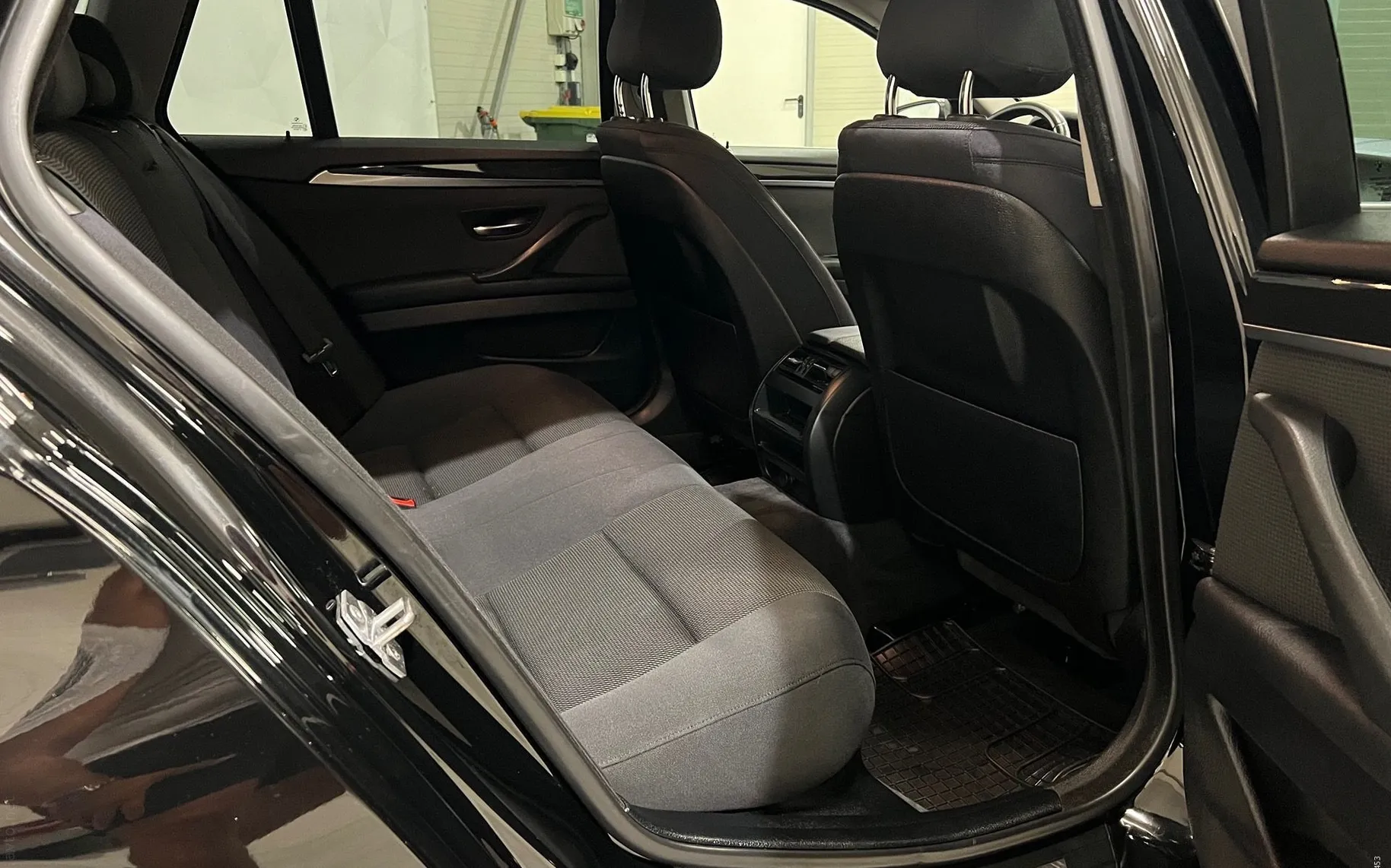 Notranja slika - BMW serija 5 Touring: - 520d-BI-XENON-TEMPOMAT-SOFT CLOSE-PDC... - 11