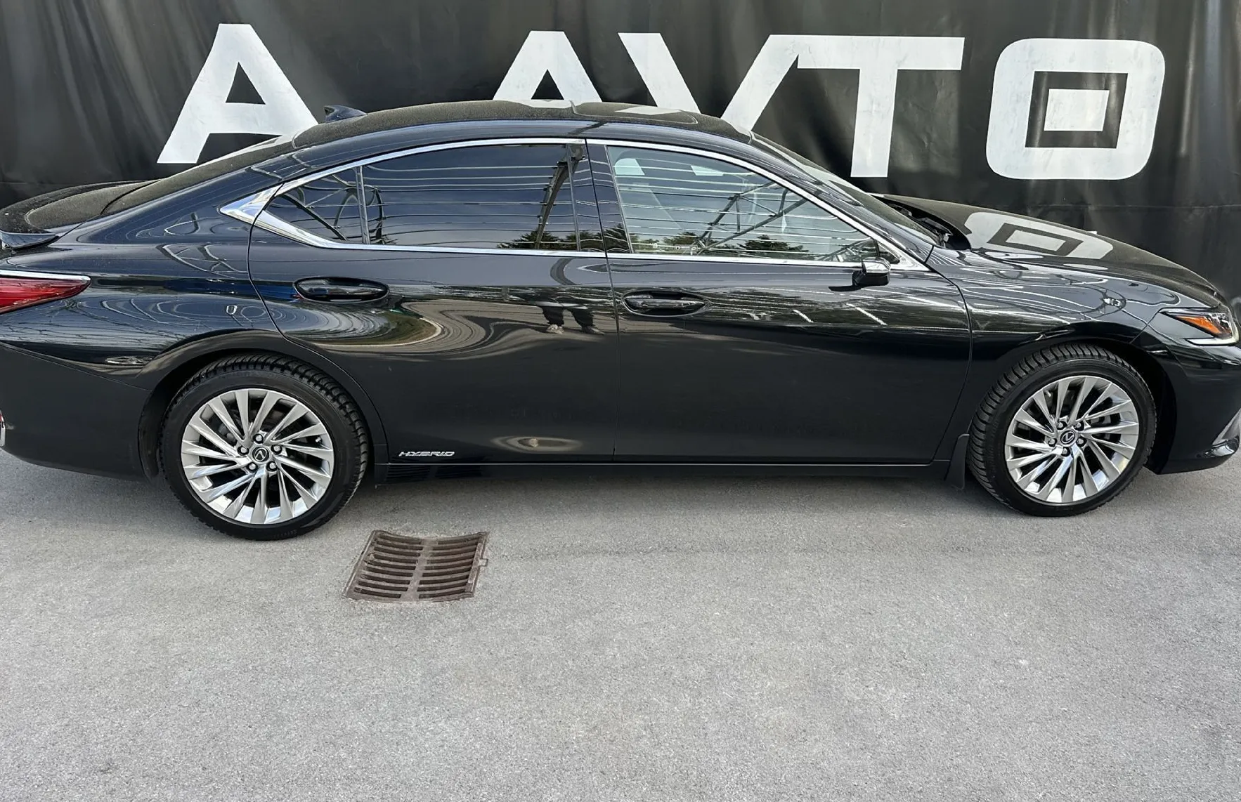 Zunanja slika - Lexus ES - 300h Luxury Avt.+DIGI PAKET-KOT NOV... - 3