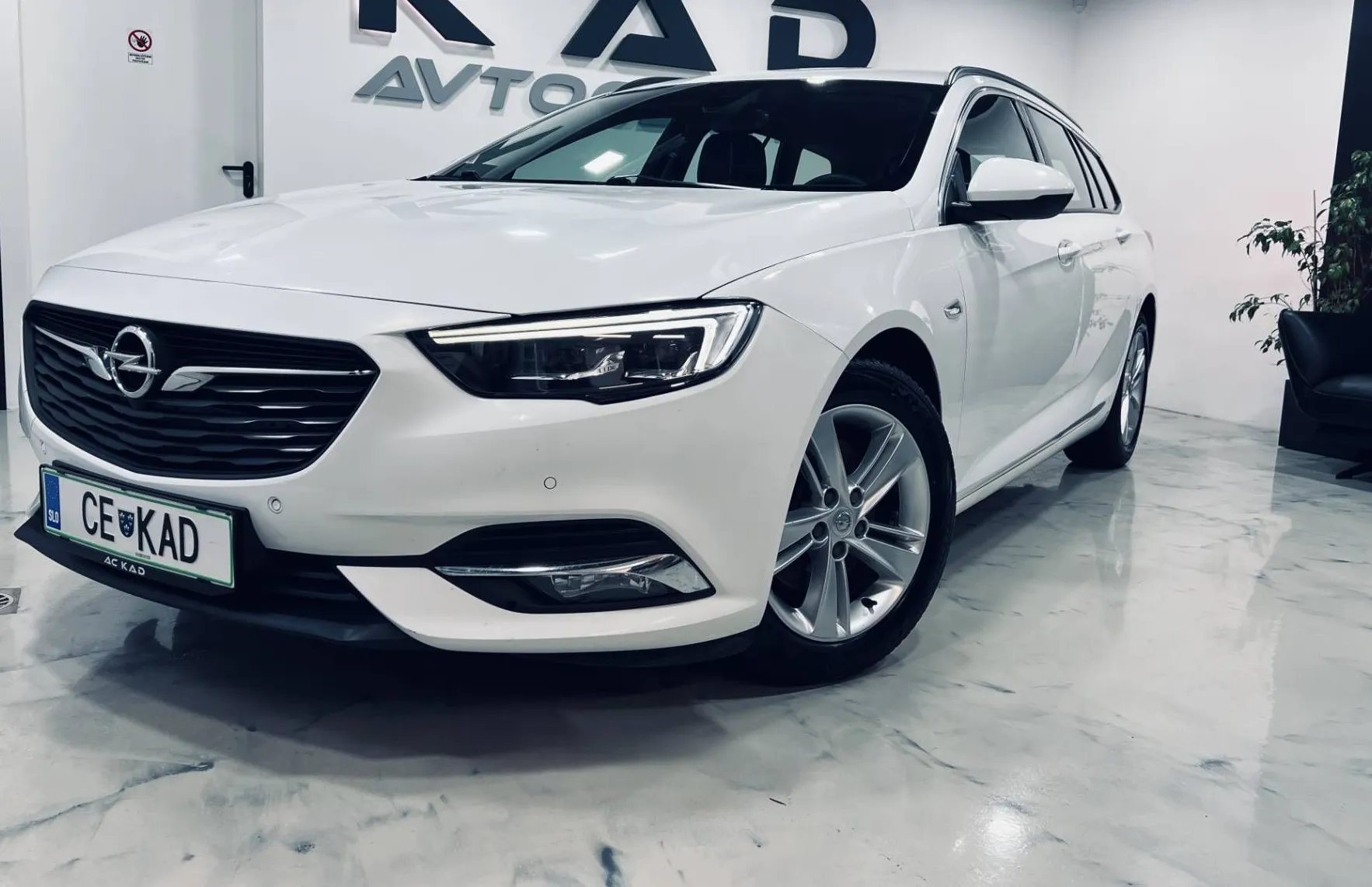 Zunanja slika - Opel Insignia - 2.0 CDTI 125KW SPORTS TOURER  4WD-PDC-SLOVENSKI... - 1