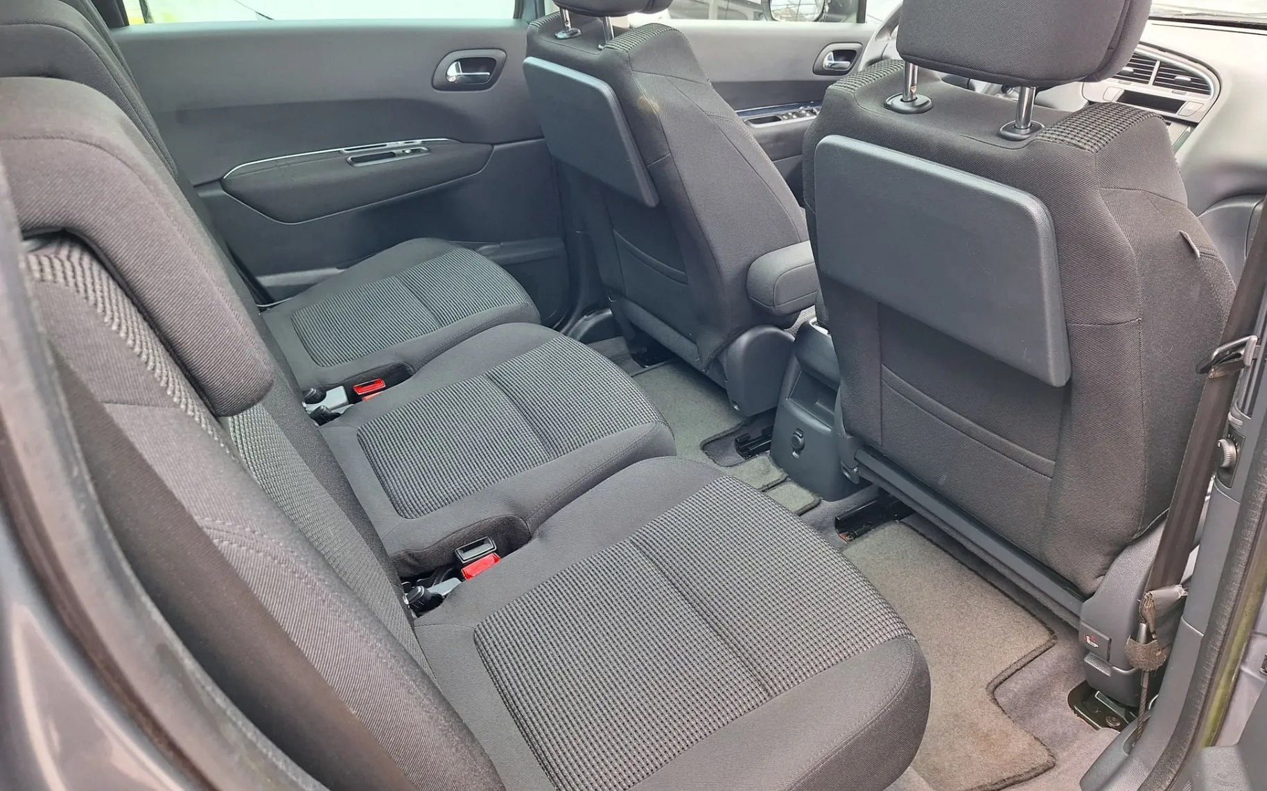 Notranja slika - Peugeot 5008 - 1.6 16v 120 FAMILY-PANORAMA-SLO-SAMO 159000KM-... - 7