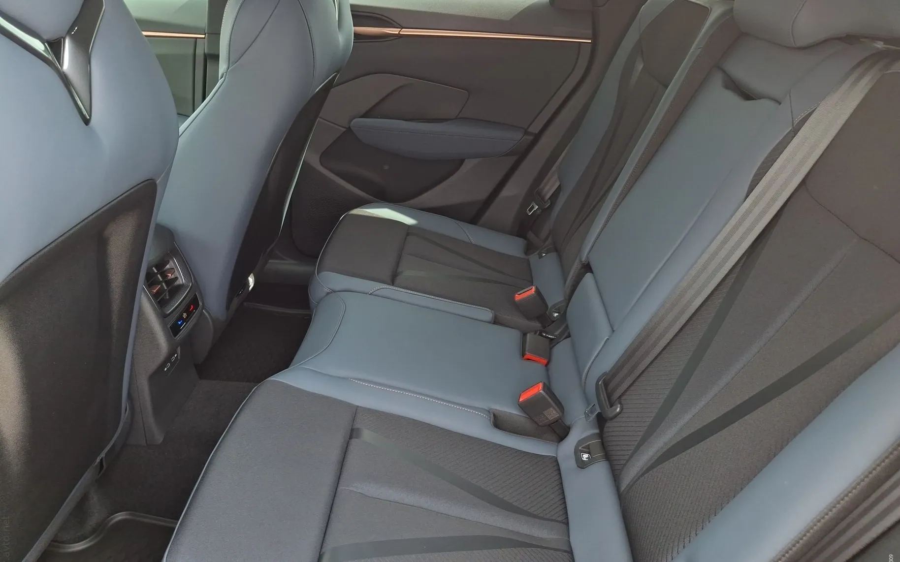 Notranja slika - Cupra Terramar - 1.5 eTSI 110 kW blagi hibrid DSG - 11
