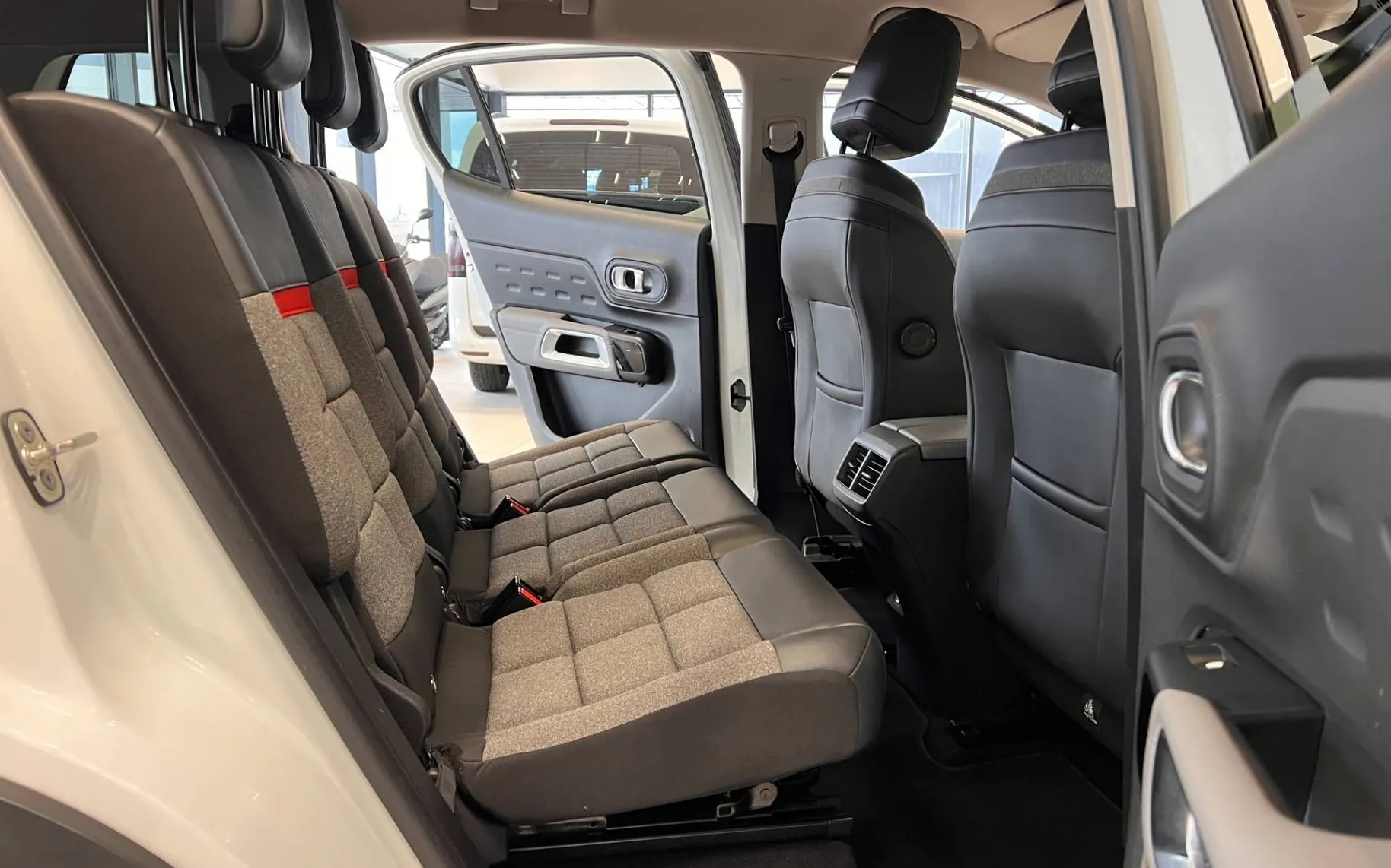 Zunanja slika - Citroën C5 Aircross - HDI-180KM-AUT-LED-DAB-VIRTUAL-KAM-KEYLES-ASSIST... - 12