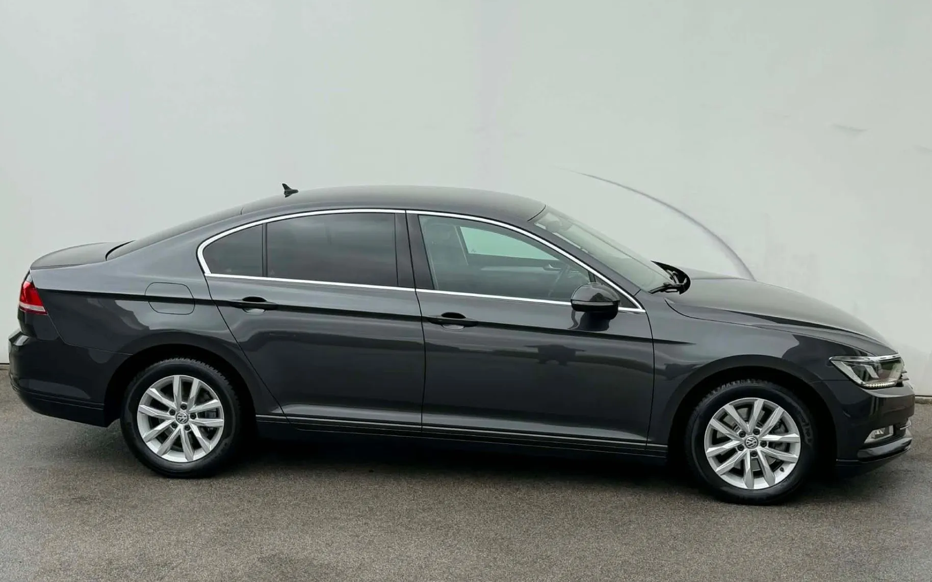 Zunanja slika - VW Passat - 2.0 TDI-H LINE-185.000km-VIRTUAL-LIZING ZA TUJCE-. - 4