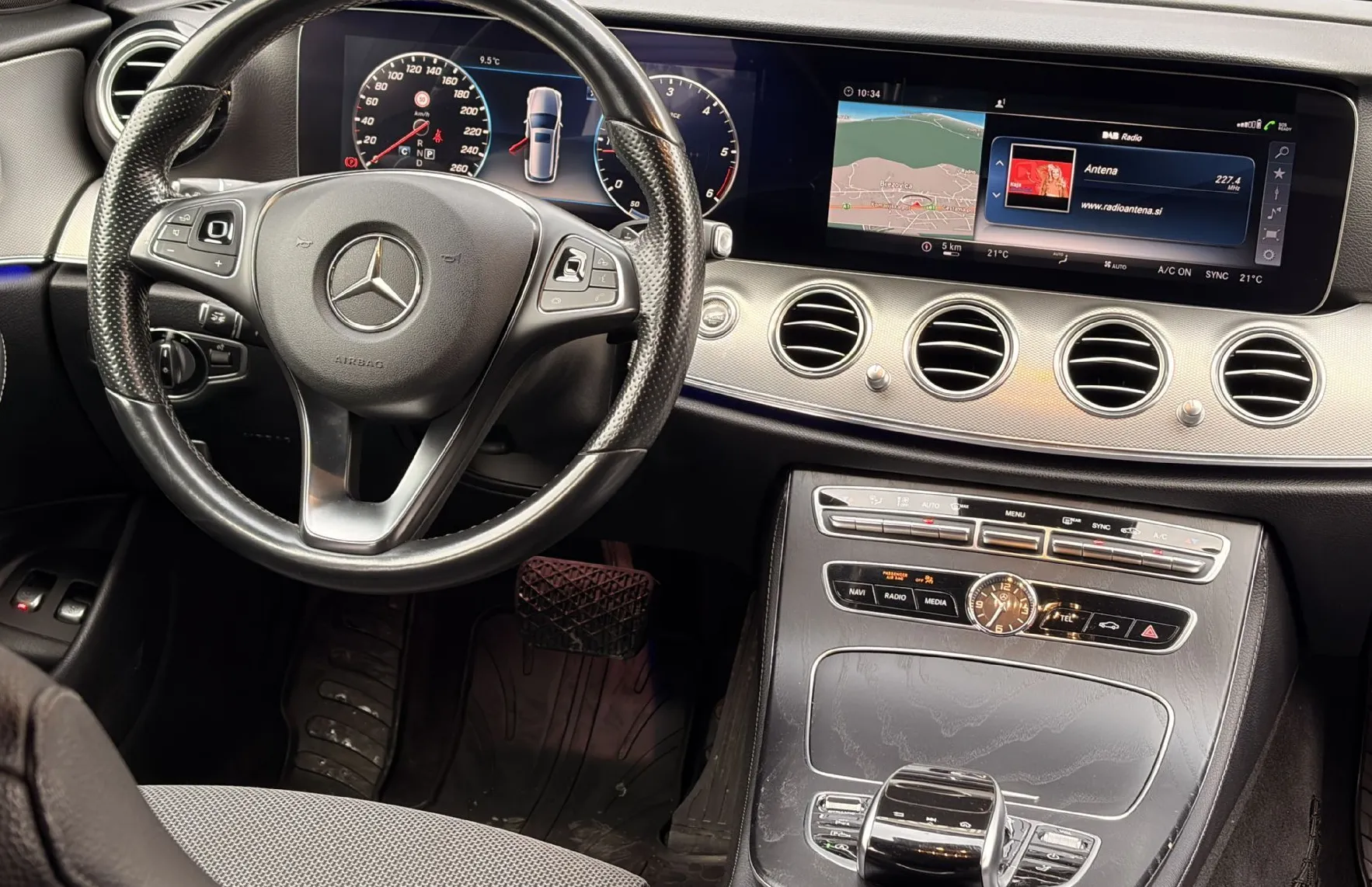 Zunanja slika - Mercedes-Benz E-Razred - E 220d T 4MATIC Avantgarde Avt. - 10