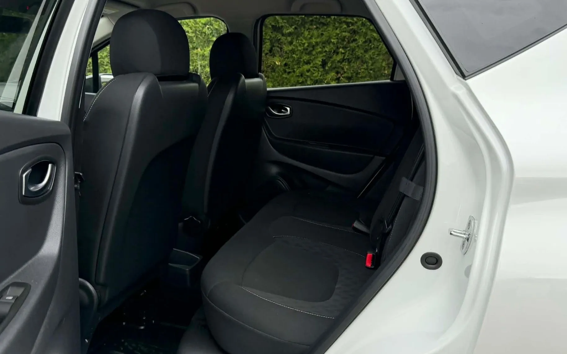 Notranja slika - Renault Captur - TCe 90-LIMITED-34.000km-LED-NAVI-TEMPOMAT-PDC- - 12