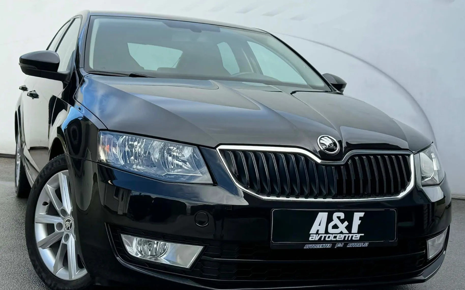 Zunanja slika - Škoda Octavia - 1.6 TDI-RS-185.000km-LIZING ZA TUJCE-ODLIČEN... - 3