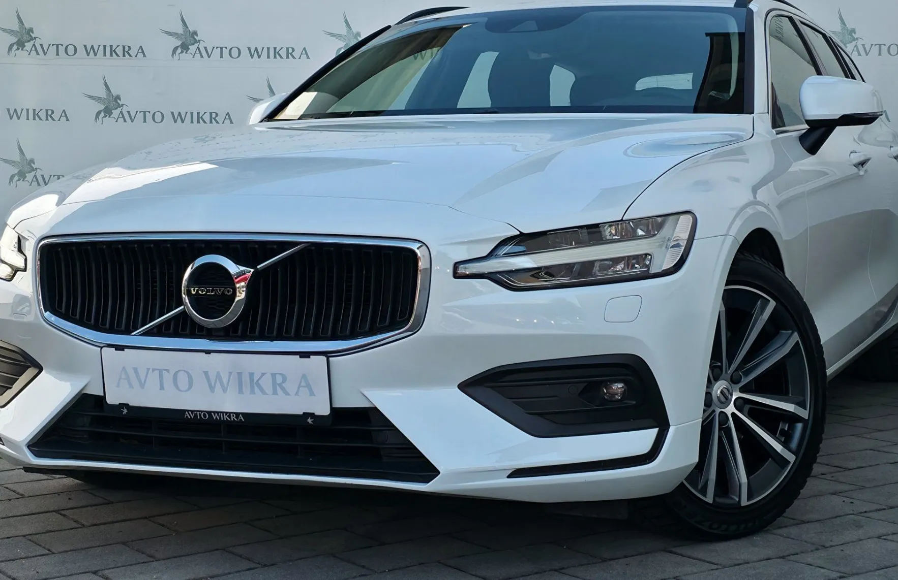 Zunanja slika - Volvo V60 - B4D Core AT FULLED•AMBIENT•ACC•VIRTUAL•KEYLESS•18 - 2