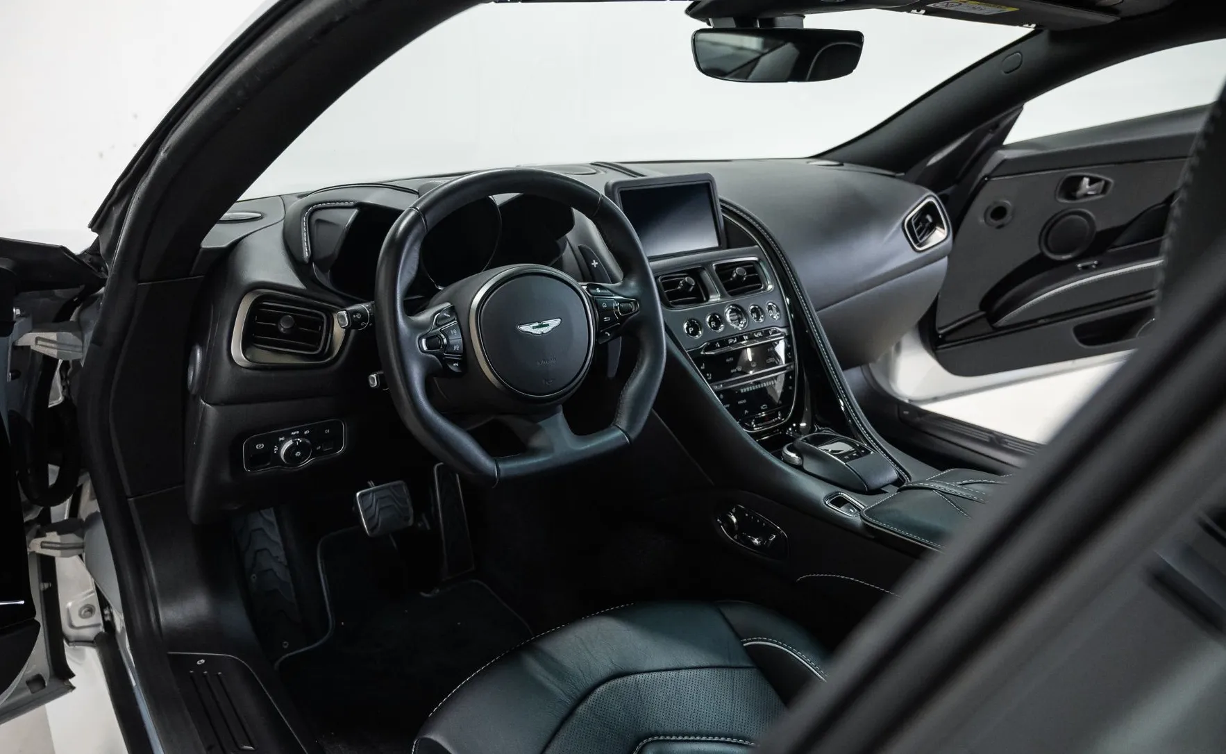 Zunanja slika - Aston Martin DBS - DBS - 13