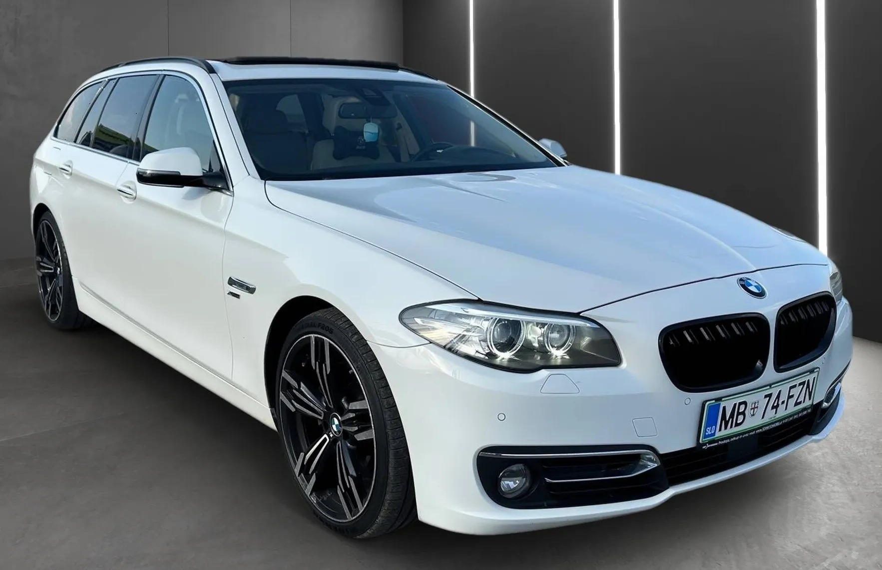 Zunanja slika - BMW Serija 5 - Touring: 525d xDrive BI-XENON NAVI ACC VIRTUAL MEMORY KA - 11