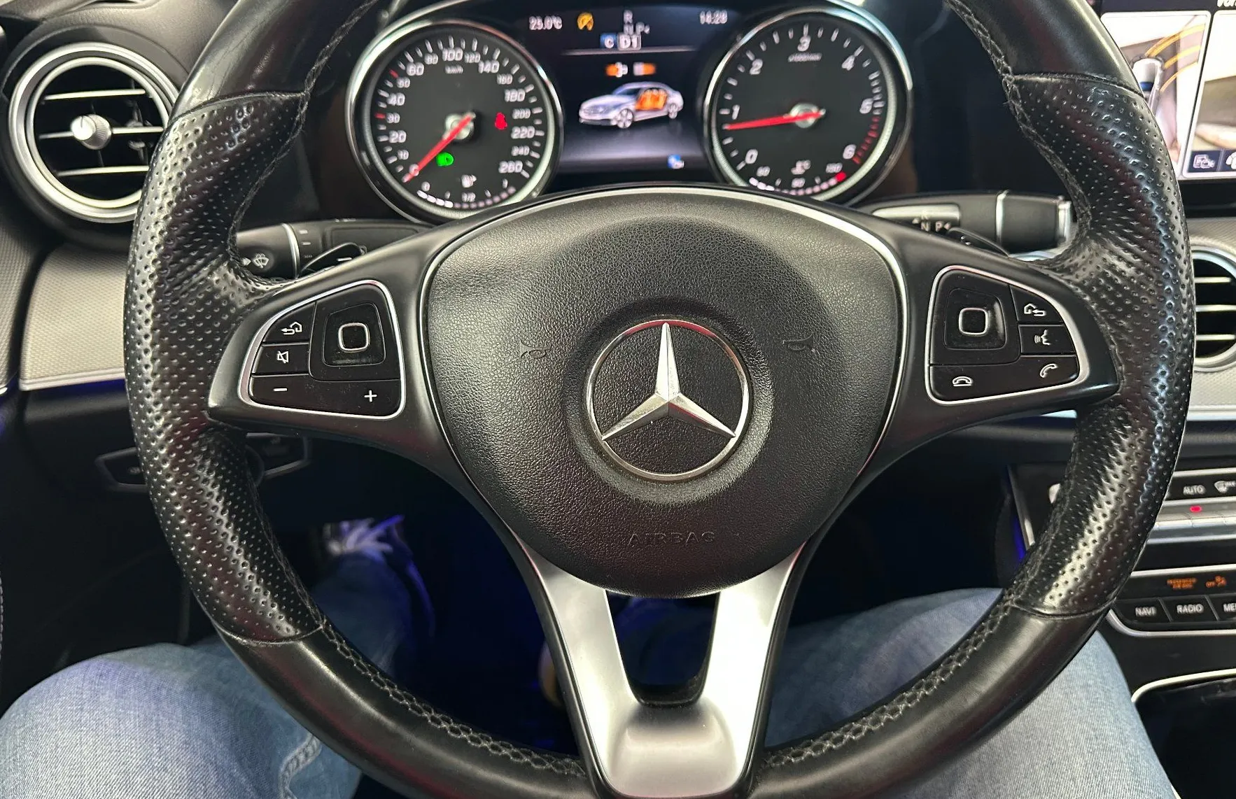 Zunanja slika - Mercedes-Benz E-Razred - E 220 d Avantgarde Avt.KAMERA.NAVI.USNJE.LED - 11