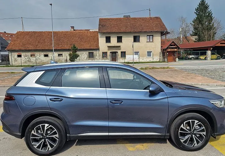 Zunanja slika - BYD Sealion 5 - DM-i COMFORT PHEV - skupni doseg 992 km - 5