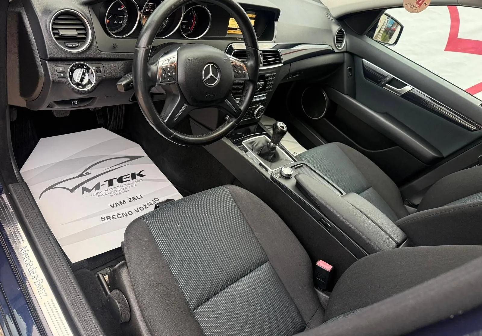 Notranja slika - Mercedes-Benz C-Razred - C 220 CDI T Elegance BlueEFFICIENCY... - 9