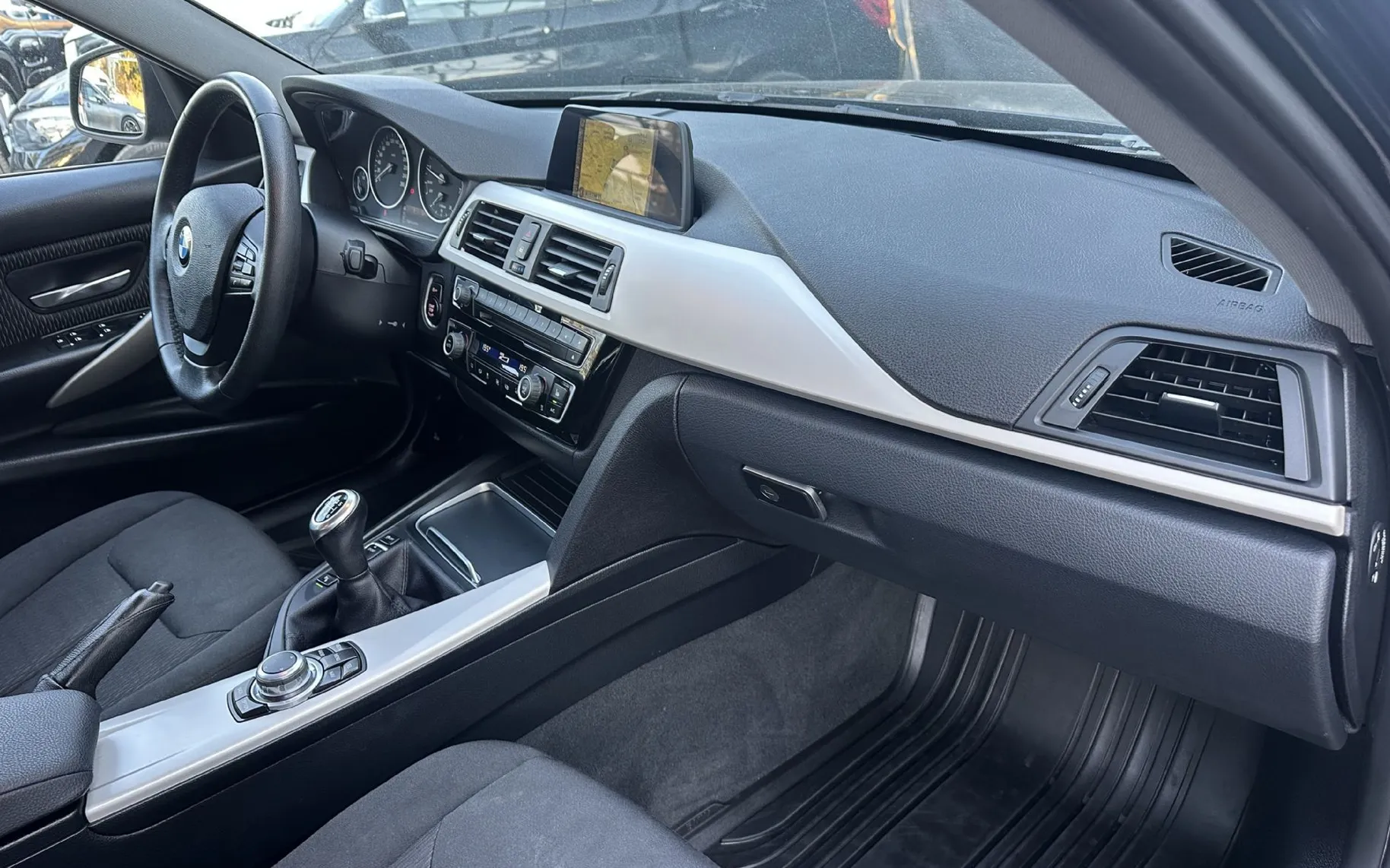 Zunanja slika - BMW Serija 3 - : 318i Advantage-NAVI-GRE.SEDEŽEV-2xPDC-TEMPOMAT-17C - 11
