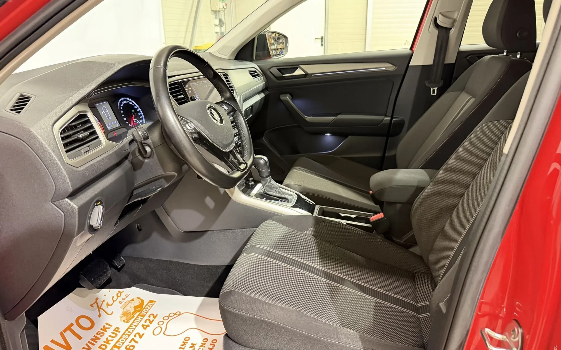 Notranja slika - VW T-Roc - 2.0 TDI-AVT-ACC-NAVI-LED-110KW-MRTVI KOT-GRETJE .. - 9