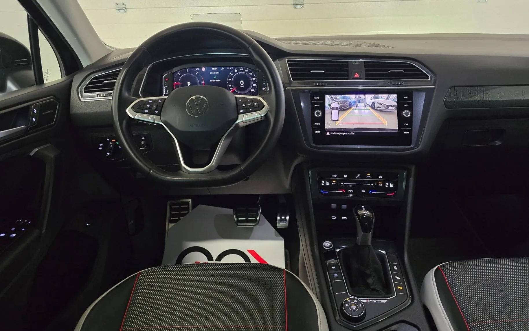 Notranja slika - Volkswagen Tiguan - 2.0 TDI Urban Sport 4Motion DSG - Matrix.kamera.HK - 10