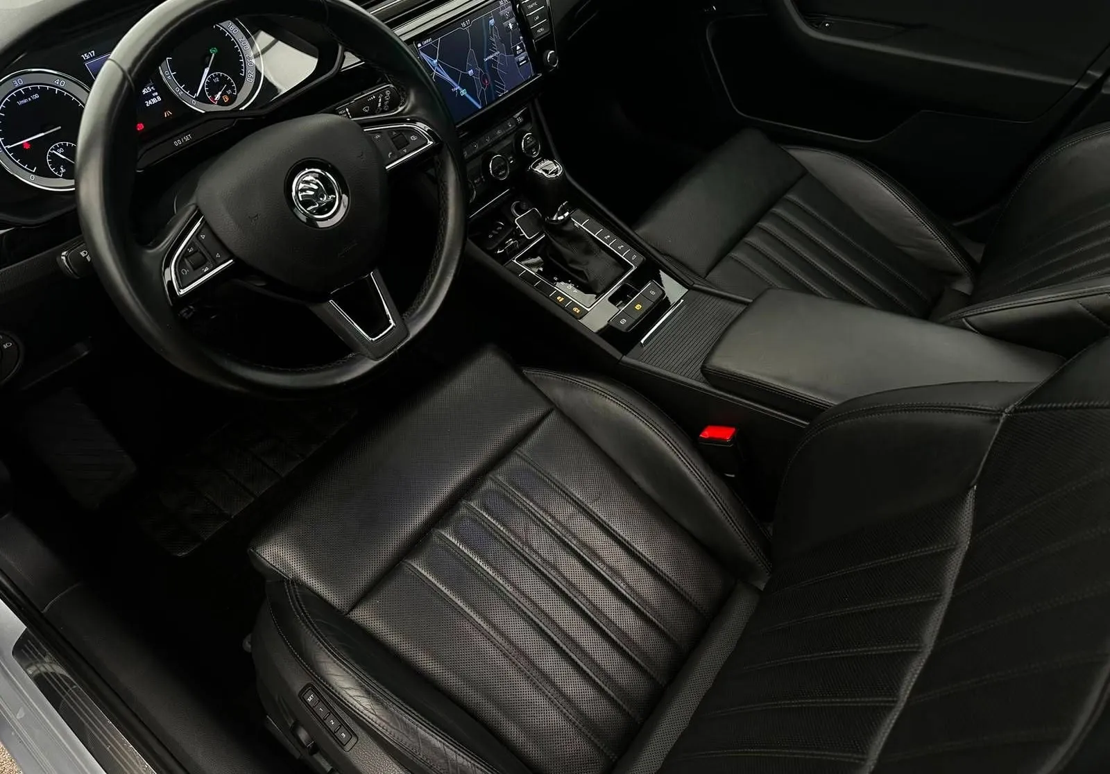 Zunanja slika - Škoda Superb - 2.0TDI-L K-DSG-PANORAMA-USNJE-SLO-NAVI-ACC-CANTON - 5