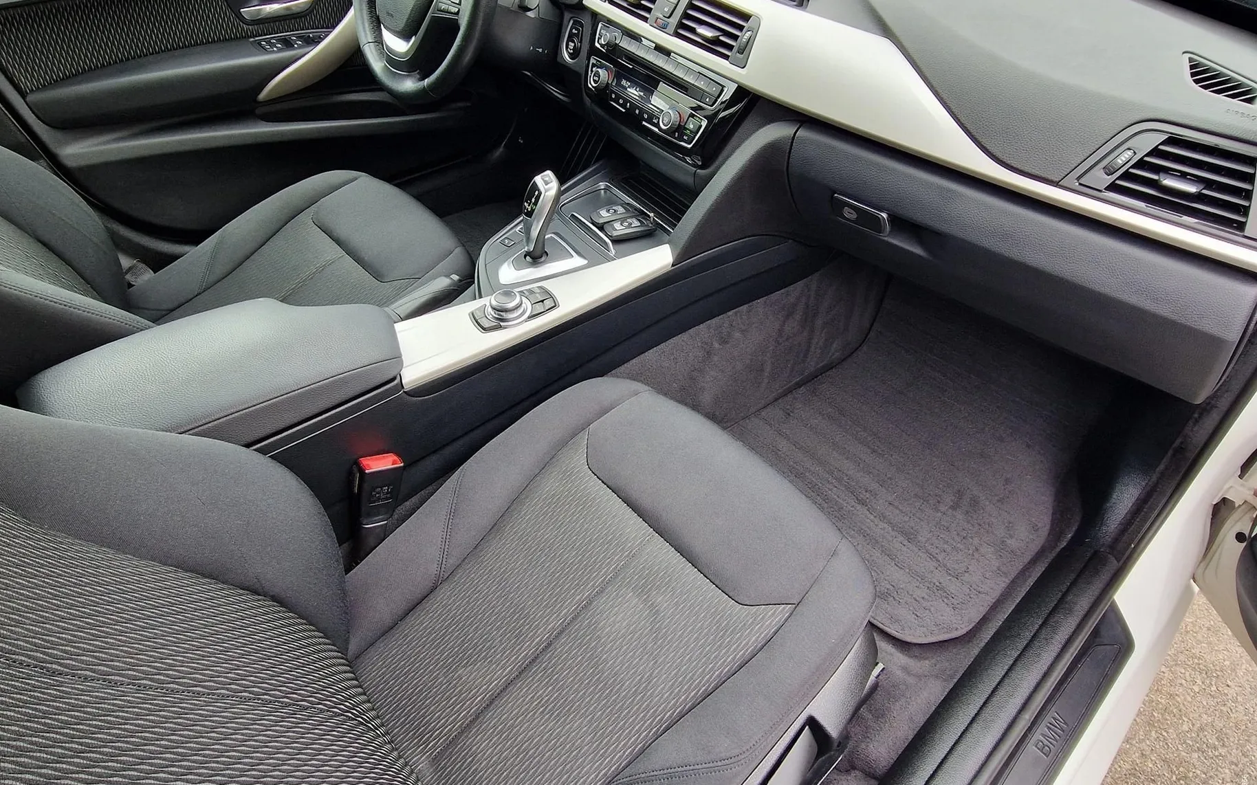 Notranja slika - BMW serija 3 Gran Turismo: - 320D-190KM-AVT.-NAVI-LED-FACELIFT-2XPDC-NA OBROKE - 18