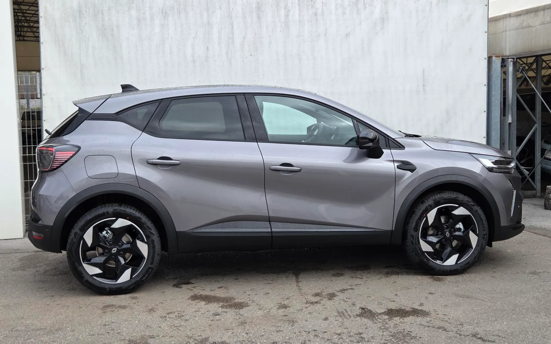 Zunanja slika - Renault Captur - TCe 115 Techno+Zimske gume+Servis - 4