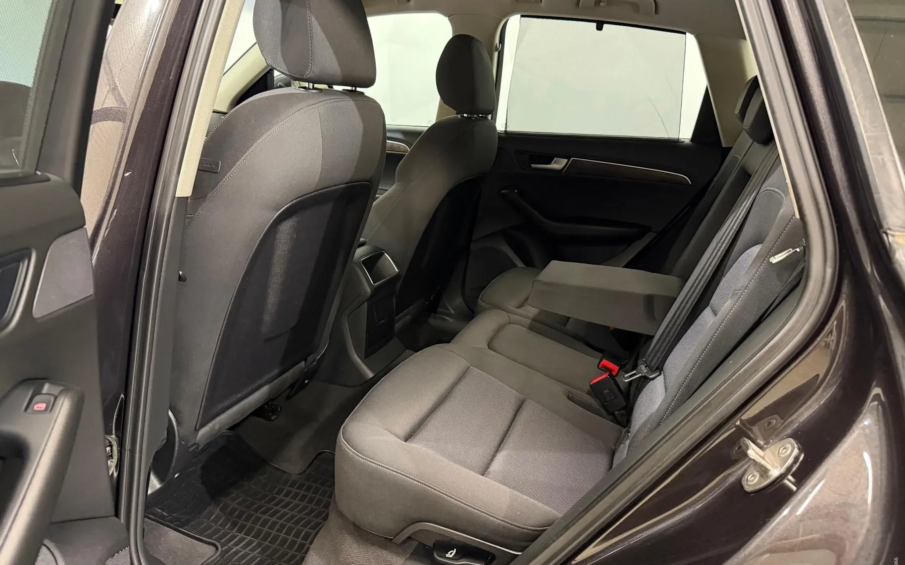 Notranja slika - Audi Q5 - 2.0 TDI-QUATTRO-S-TRONIC-BI-XENON-LED-SERVISNA KNJ - 11