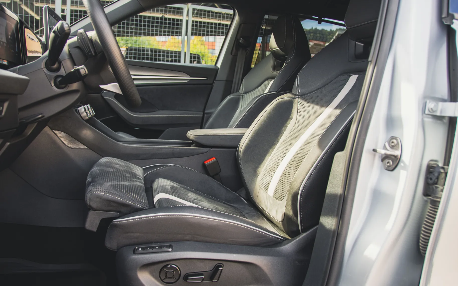 Zunanja slika - Škoda Kodiaq - 2.0 TDI 4x4 DSG Sportline-7SED-ACC-360-HUD - 10