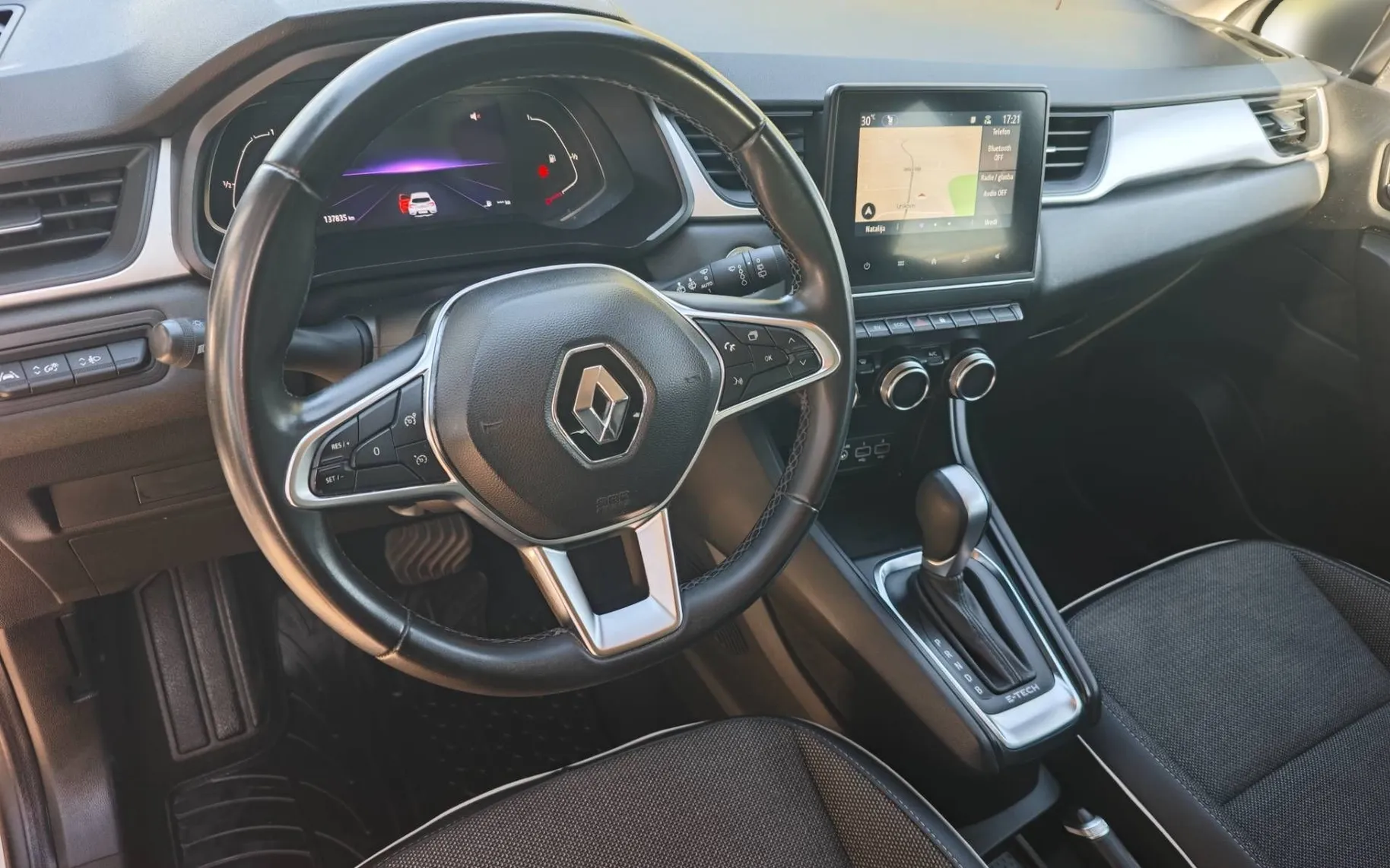 Notranja slika - Renault Captur - E-Tech Avt.-1 LASTNIK-FULL LED-KAMERA-GARANCIJA... - 9