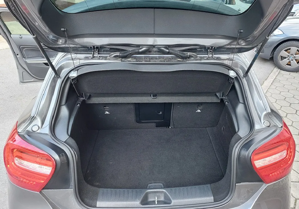 Notranja slika - Mercedes-Benz A-Razred - A 200 CDI 4MATIC Urban Avt. - 12