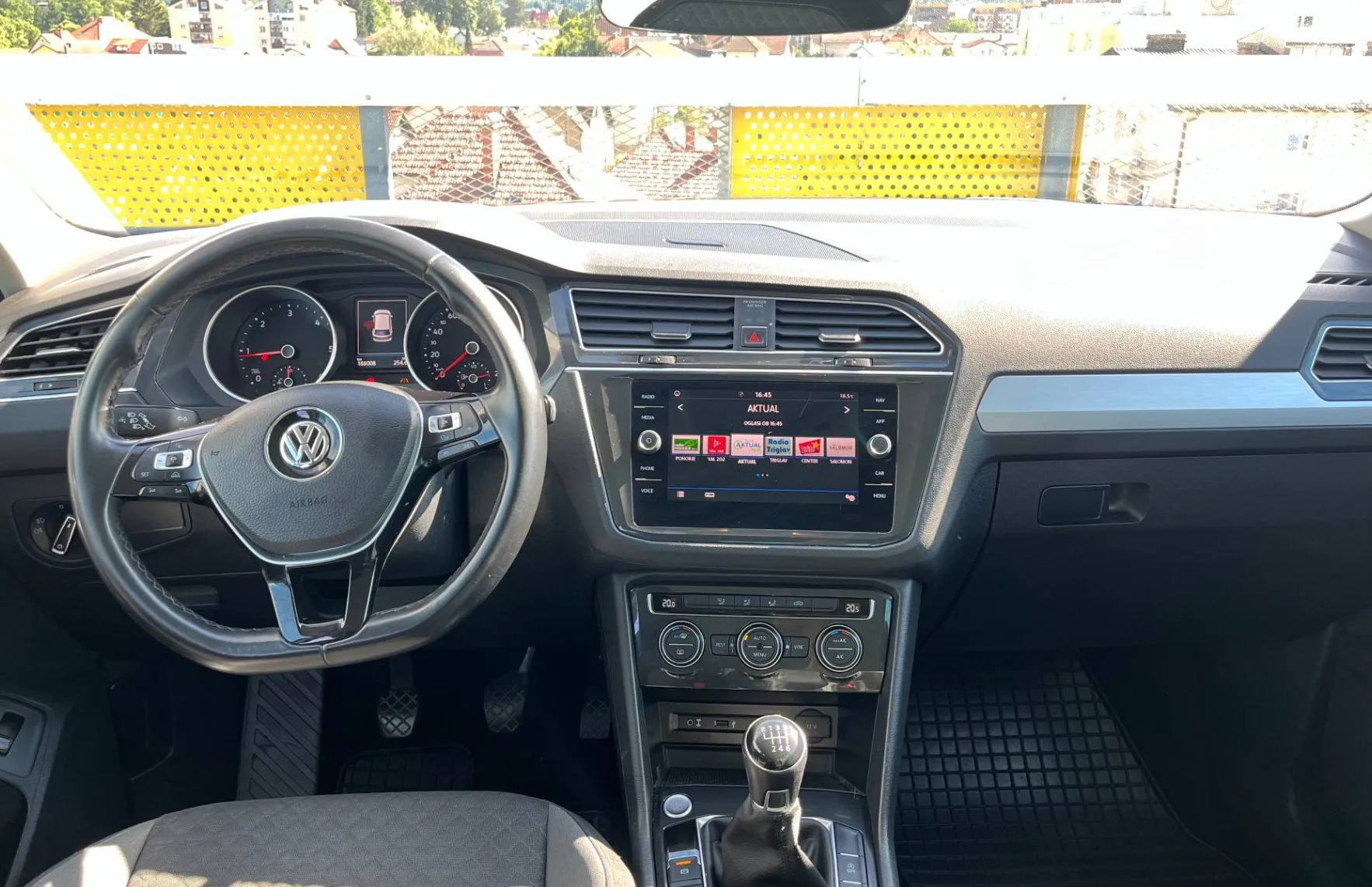 Zunanja slika - VW Tiguan - 2.0 TDI BMT Comfort Edition LED. NAVI. VZR. KAM. - 11