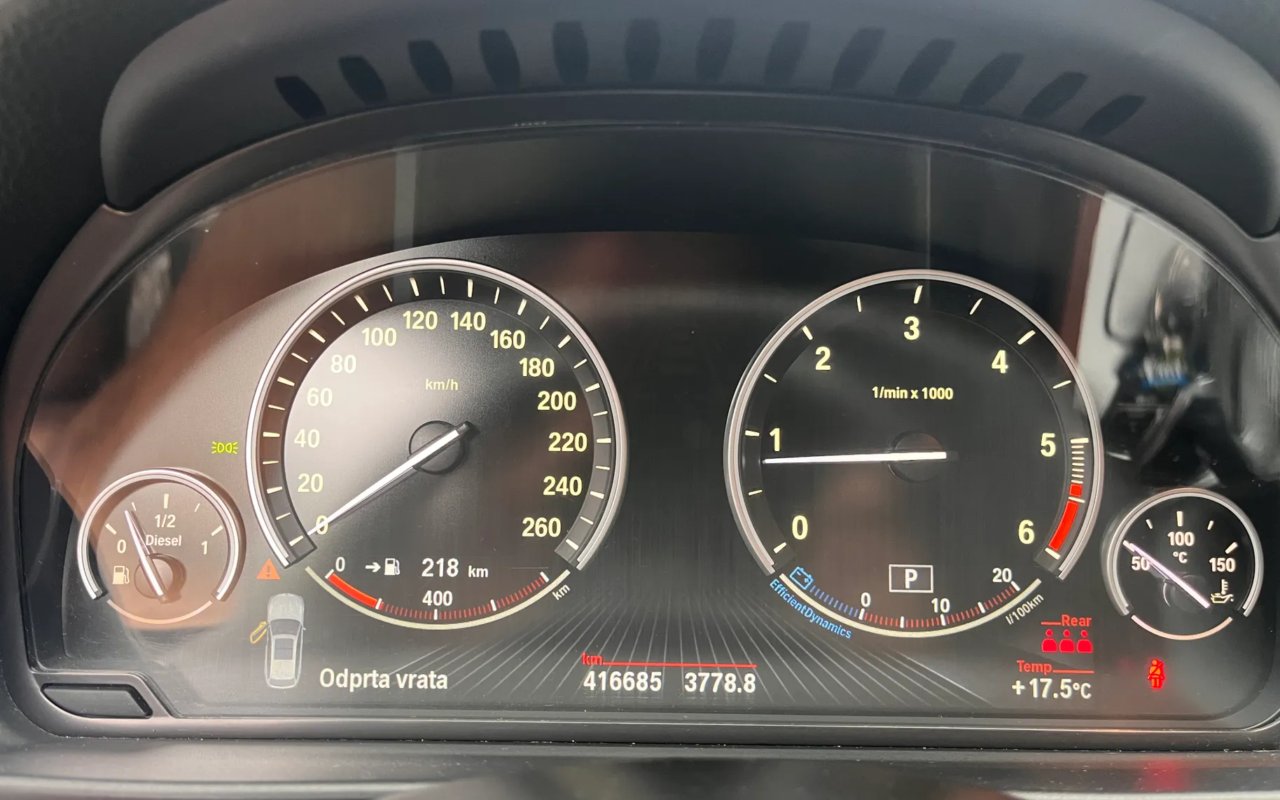 Notranja slika - BMW Serija 5 - 525d xDrive touring Avt. - 5