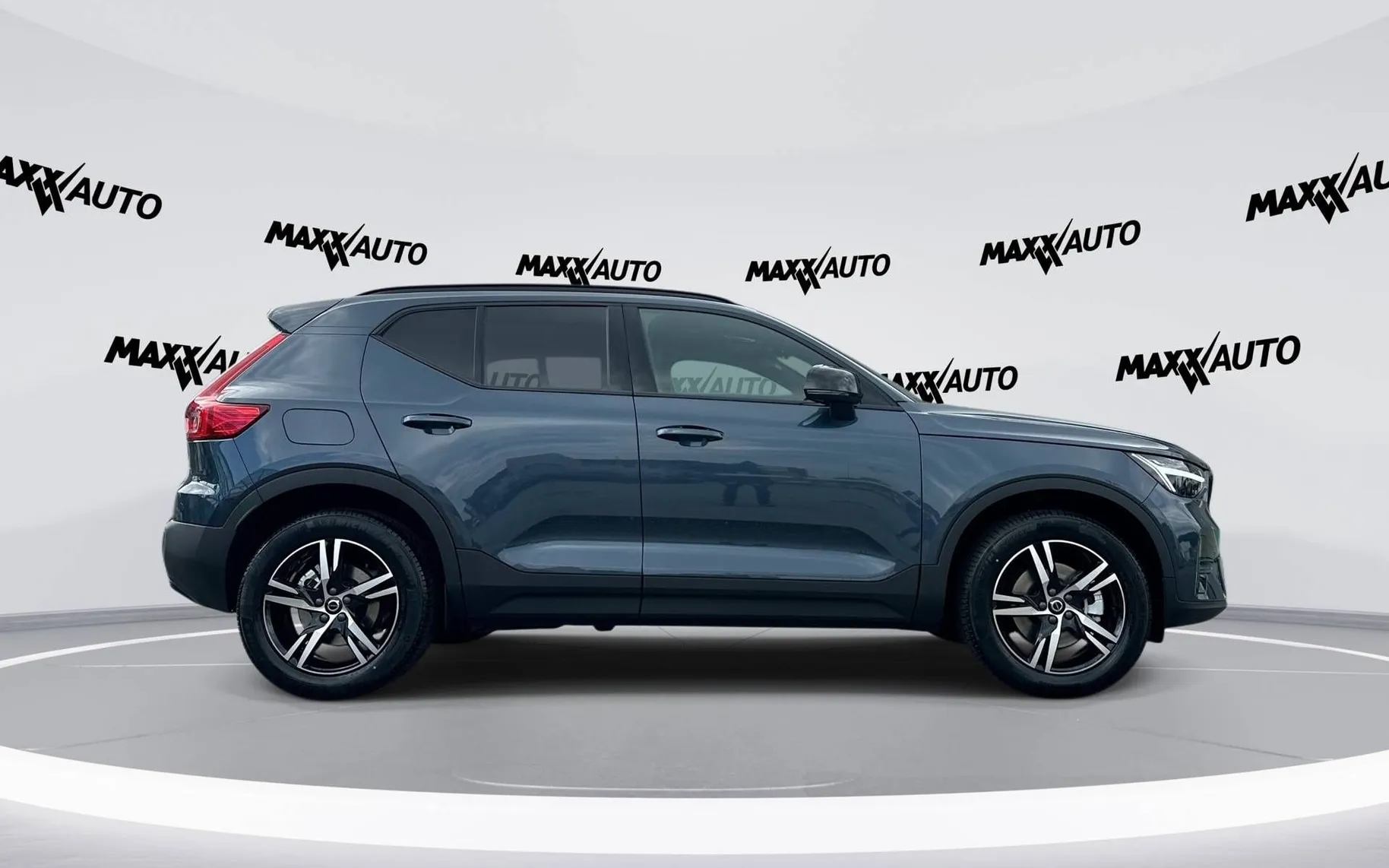 Zunanja slika - Volvo XC40 - B3 P Plus Dark Avt. - 4