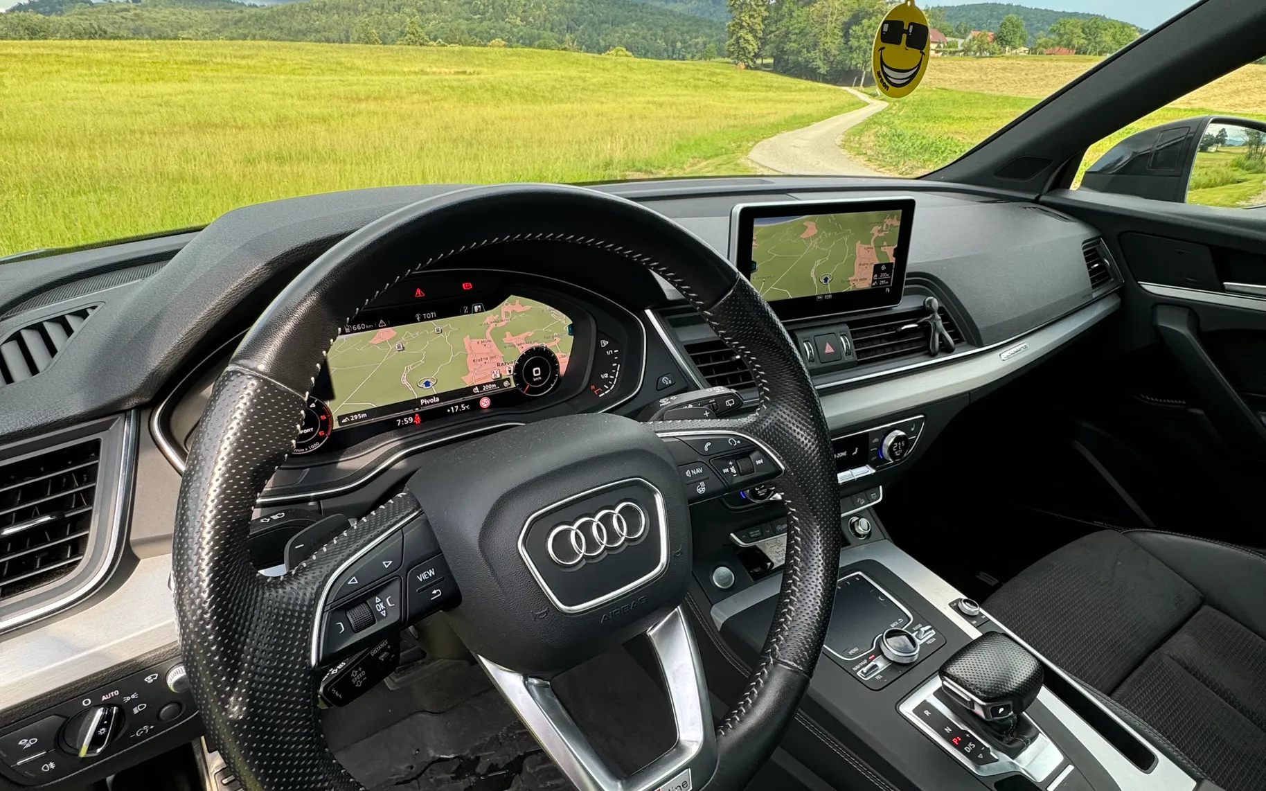 Notranja slika - Audi Q5 - quattro 2,0 TDI Business Sport Plus S-tronic - 4