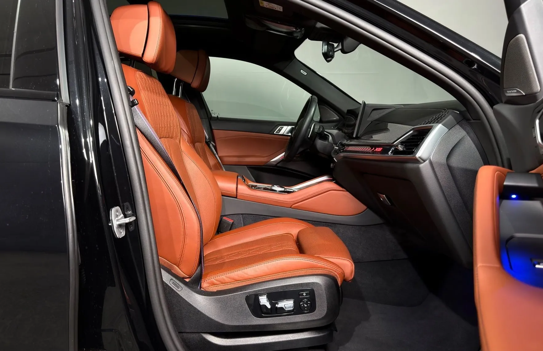 Zunanja slika - BMW X6 - serija : xDrive40d - ZRAČNO - SKY PANO - ICONIC - MASAŽA - 14