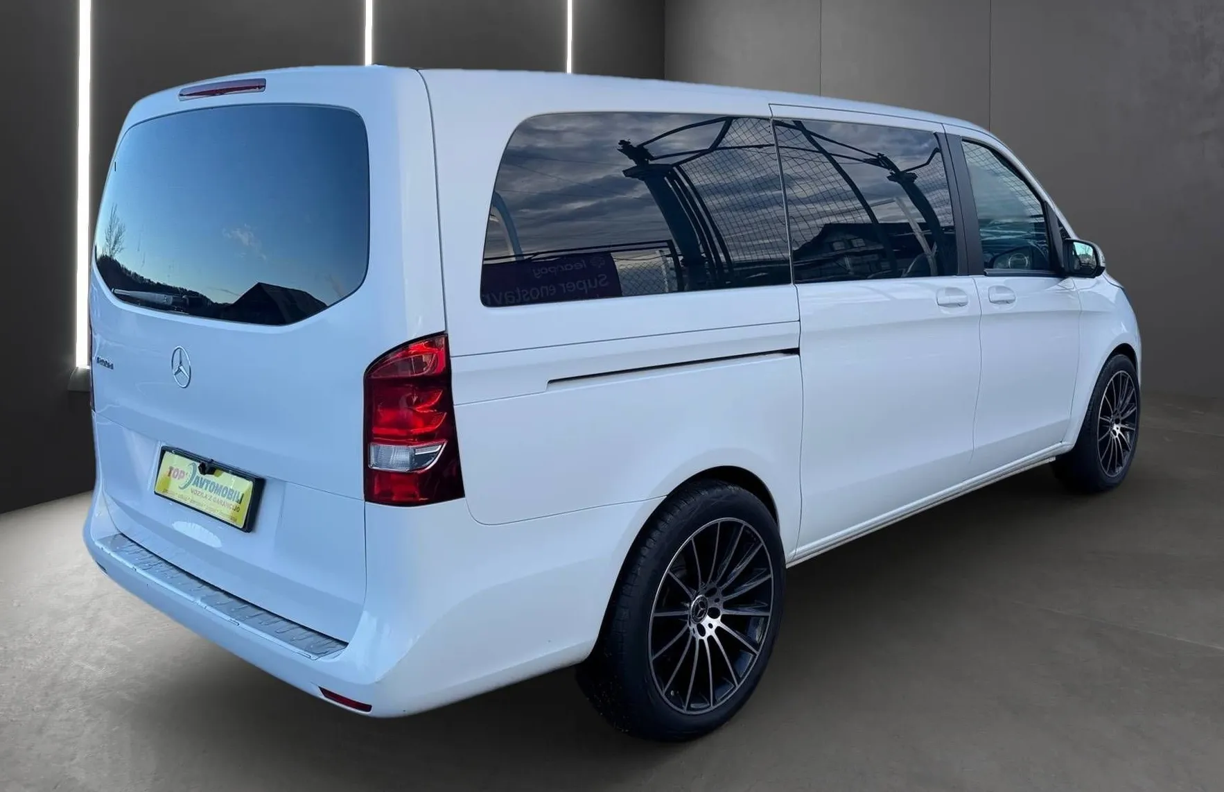 Zunanja slika - Mercedes-Benz V-Razred - V 200d SLO VOZILO NAVI PDC TEM KAMERA 1LASTNIK TOP - 6