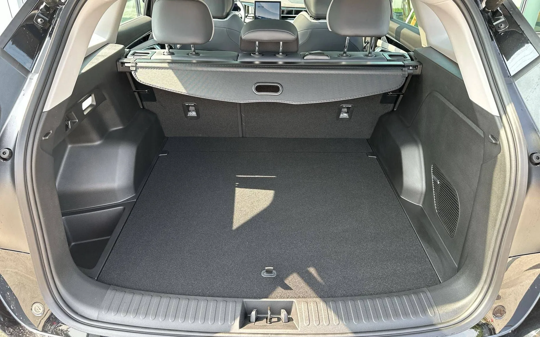 Notranja slika - Geely StarRay - 2.0 TD 8A T AWD GF+ - 12