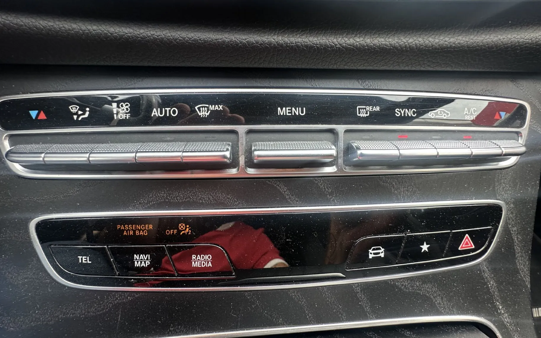 Notranja slika - Mercedes-Benz E-Razred - E 220 d T AMG Line Avt.USNJE.KAMERA.LED.NAVI.KLJUK - 7