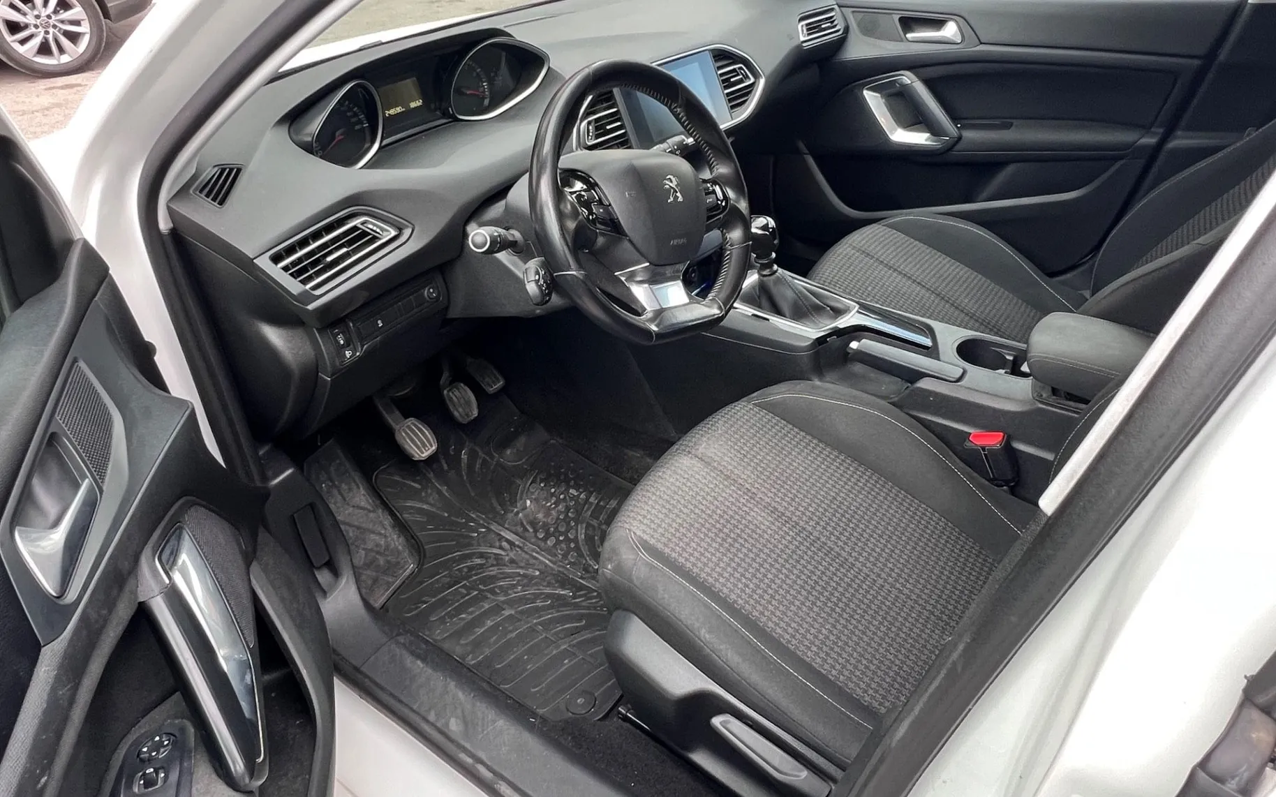 Zunanja slika - Peugeot 308 - SW 1.2 PureTech 130 S S Active Pack - 6