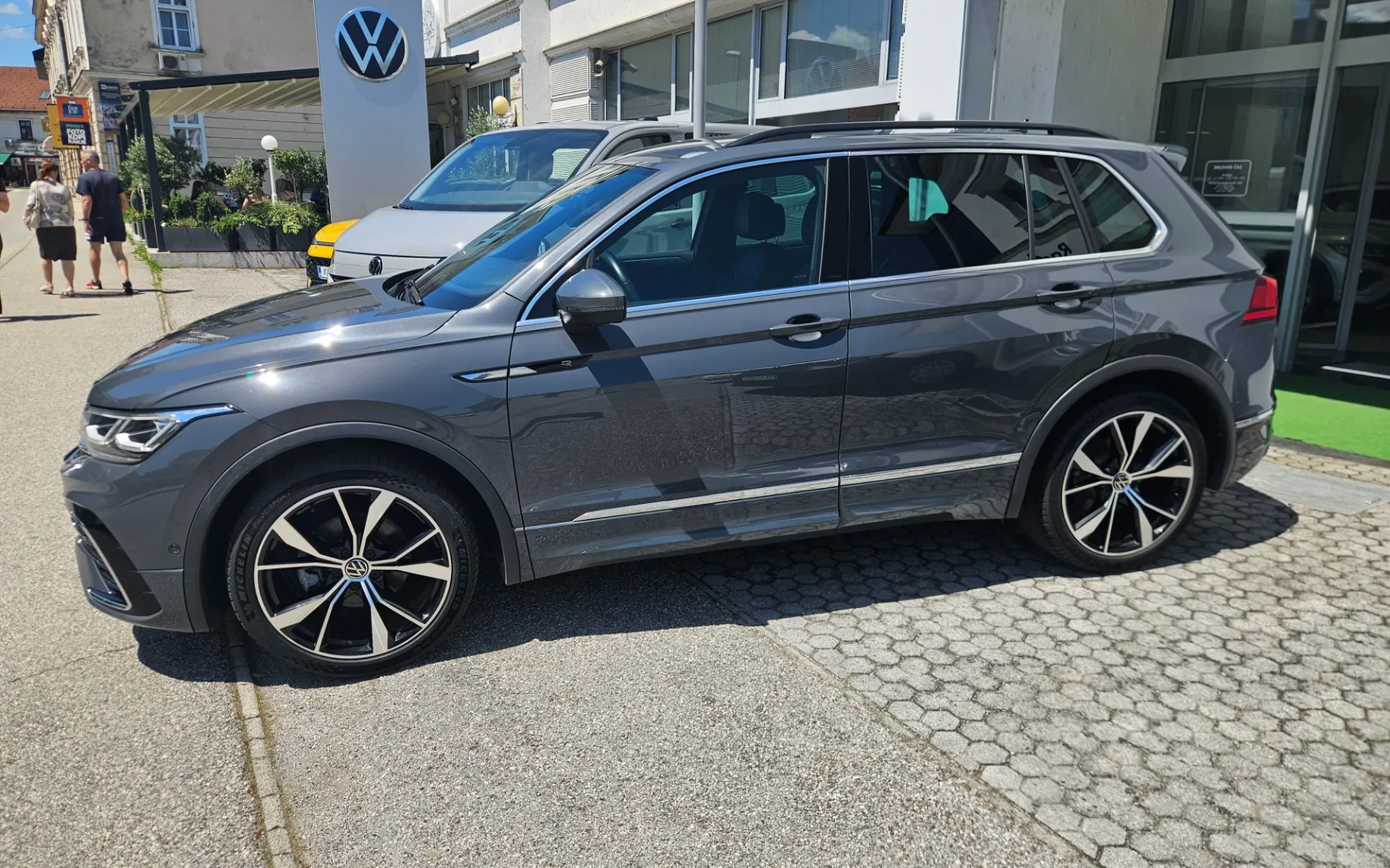 Zunanja slika - VW Tiguan - 2.0 TDI R-Line DSG - 5